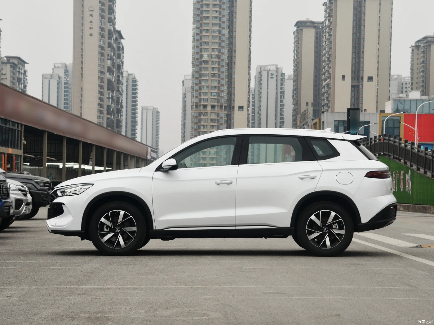 2024 BYD Song Pro DM-i Luxury Adult Sedan Used Plug-In Hybrid EV Car with 1.5T Electric Motor Left Steering