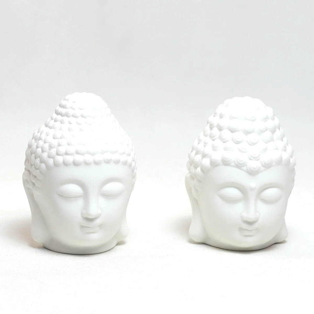 Custom Art Crafts Buddha Sculpture White Ceramic Buddha Statue Ornaments For Gifts Home Decoration
