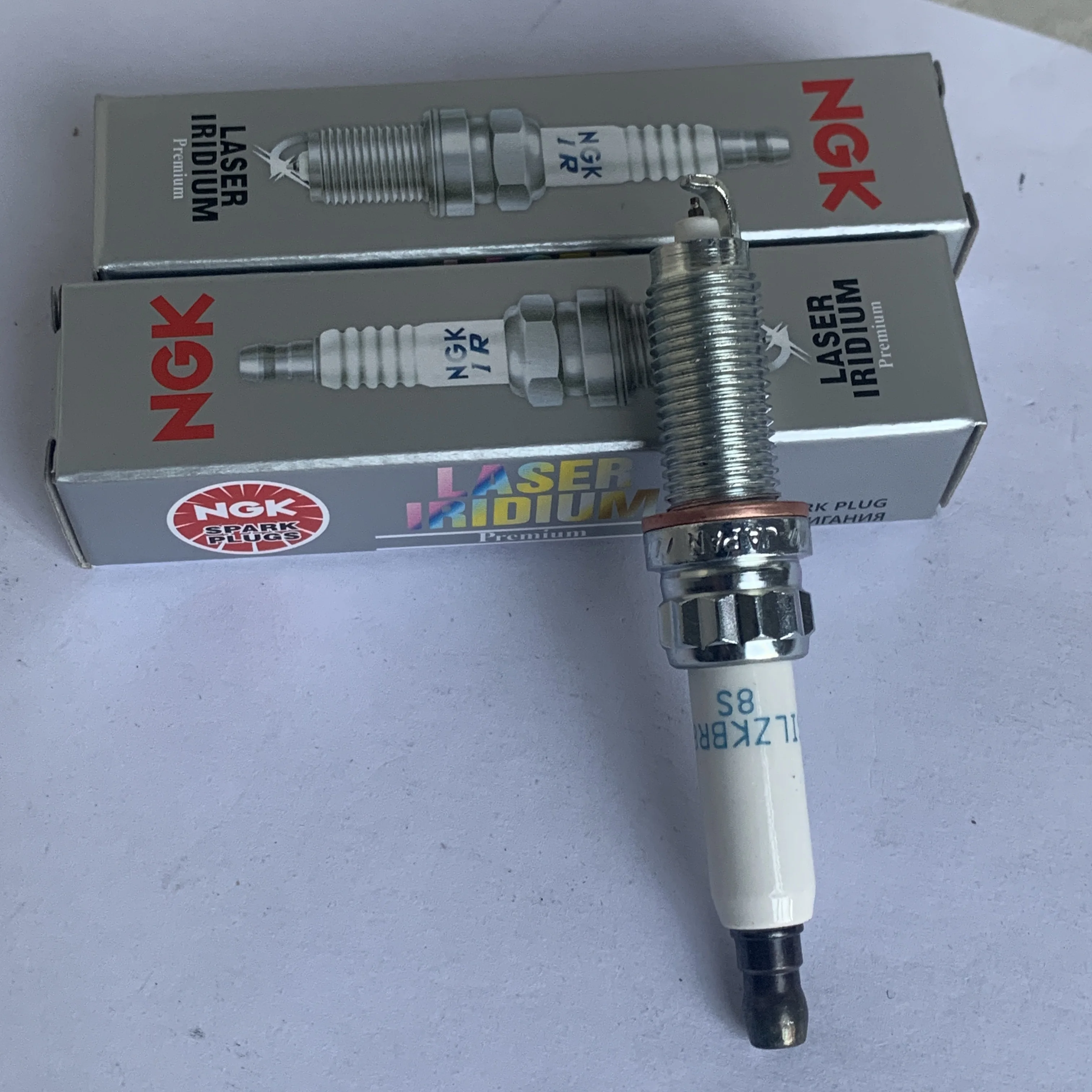 Wholesale Genuine Iridium Spark Plug 97506 SILZKBR8D8S laser for BMW 228I X DRIVE NGK bujia
