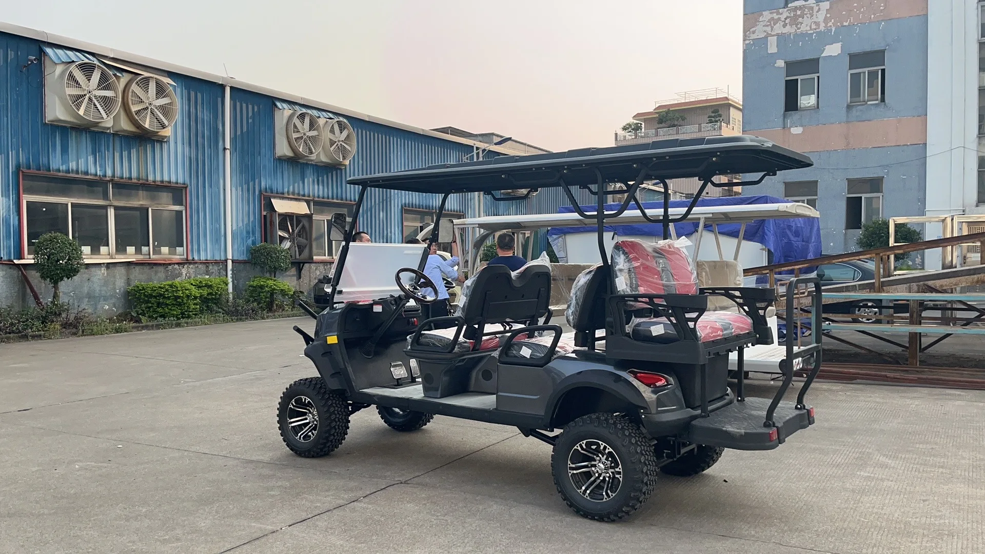 2023 New Design Golf Cart Vehicle Golf Carts Electric 6 Seater Sightseeing Bus & Car Golf Buggy Off Road Hunting Cart