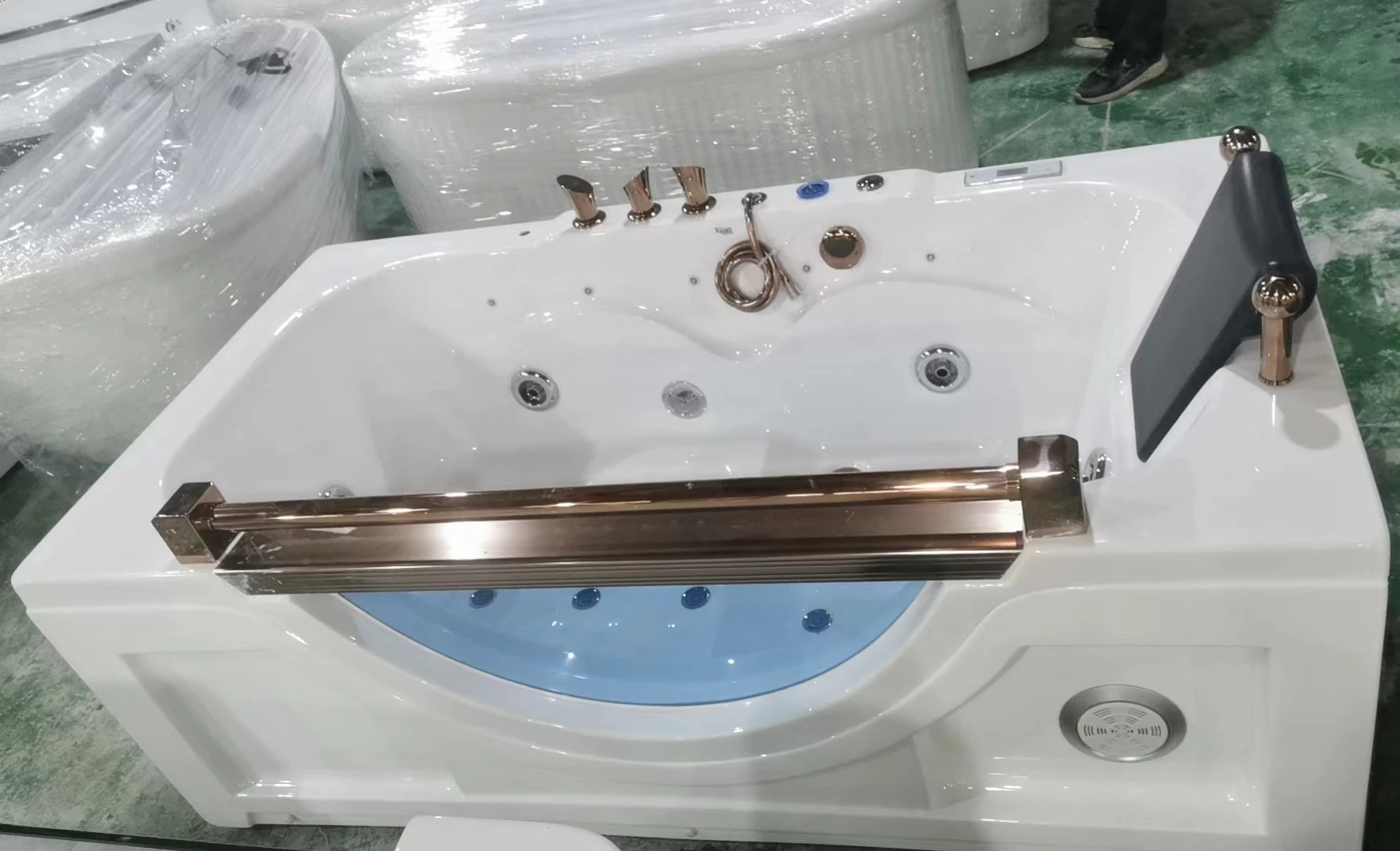 CLASIKAL Luxury independent soaking bathtub with armrest and control panel acrylic rectangular surfing massage bathtub