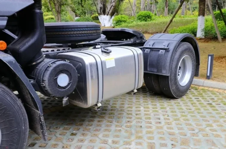 Brand CHENGlONG Truck 4x2 Tractor Truck With Best Price