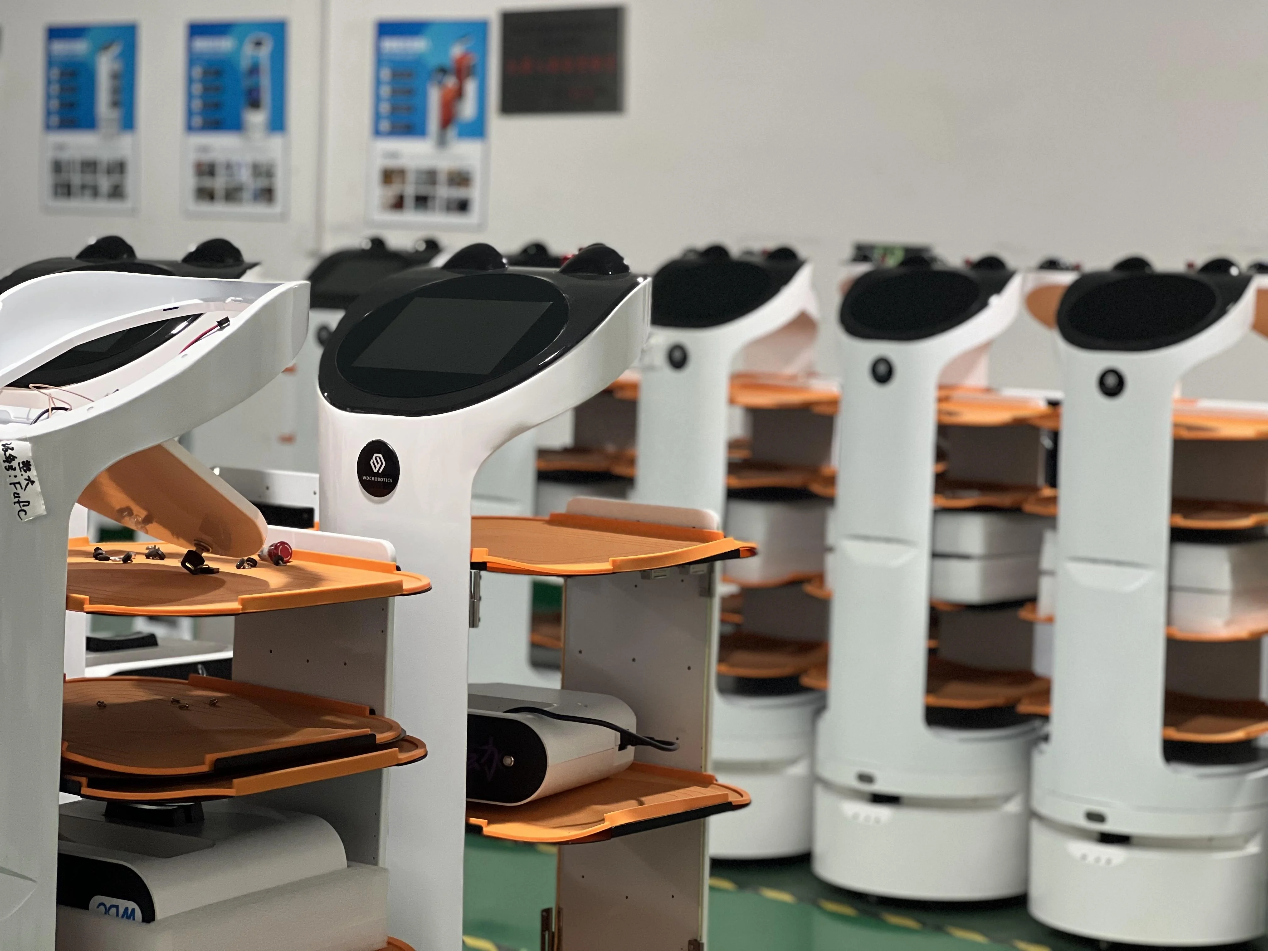 2024 Sonix Robot Dome Serving In Restaurant Robot Restaurant Waiter Service Delivery Automatic Food Delivery  Humanoid Robot