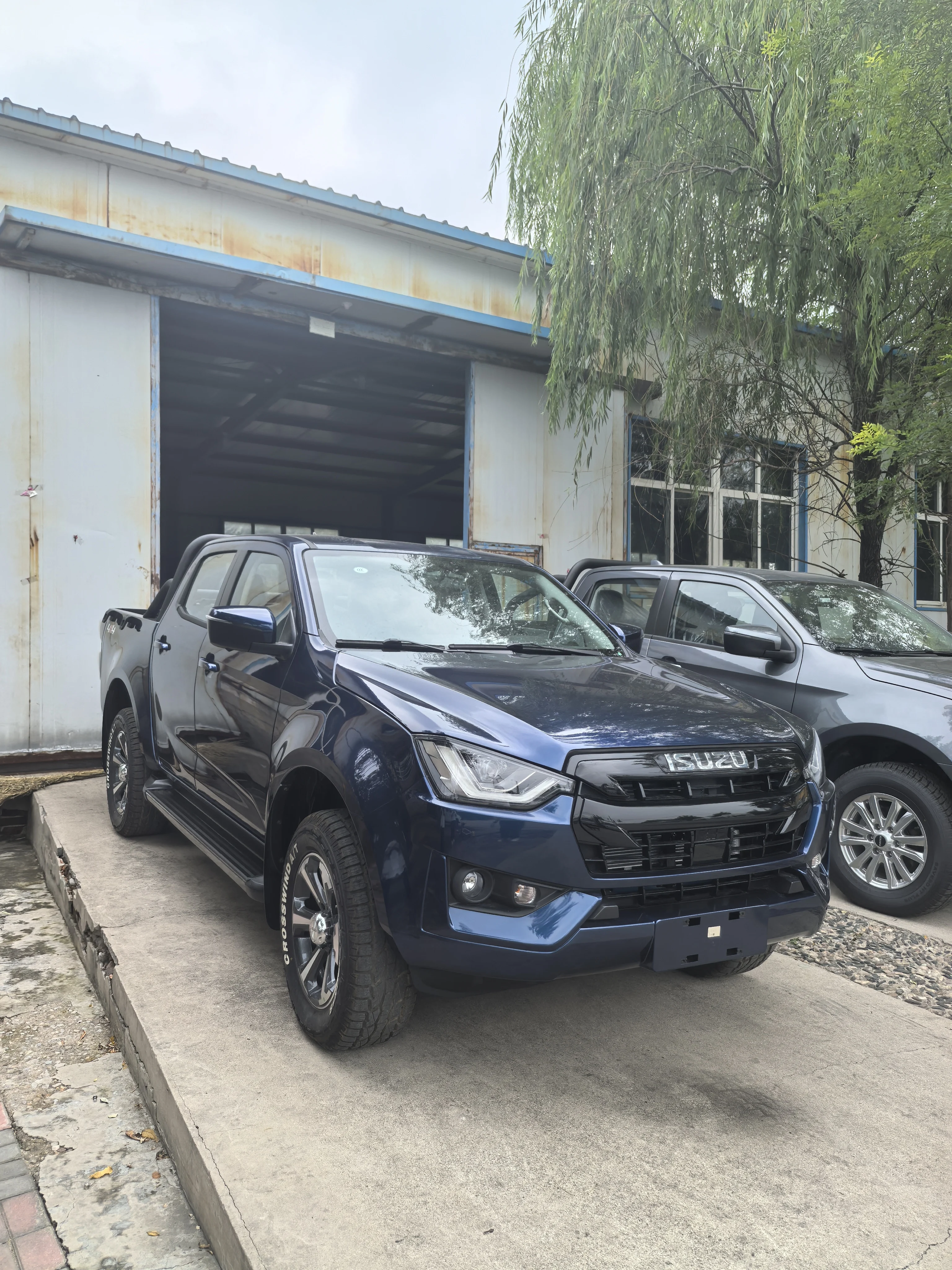 DOUBLE CABIN 2+3 SEATS NEW ISUZU TRUCK HOT SALE