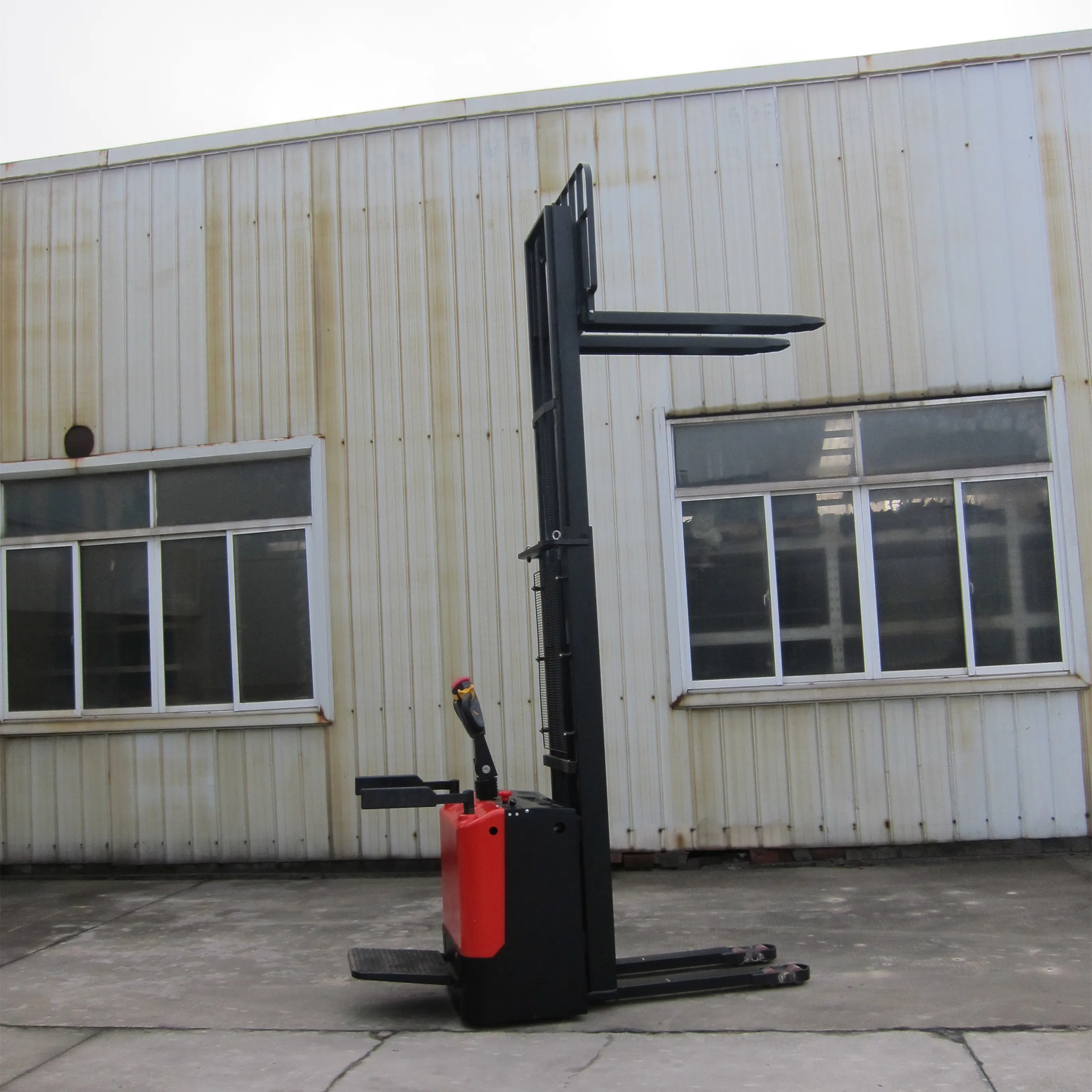 WELIFTRICH 2.0ton 2000kg rider electric stacker forklift lifter lifting height from 1.6m to 6m for warehouse strong structure