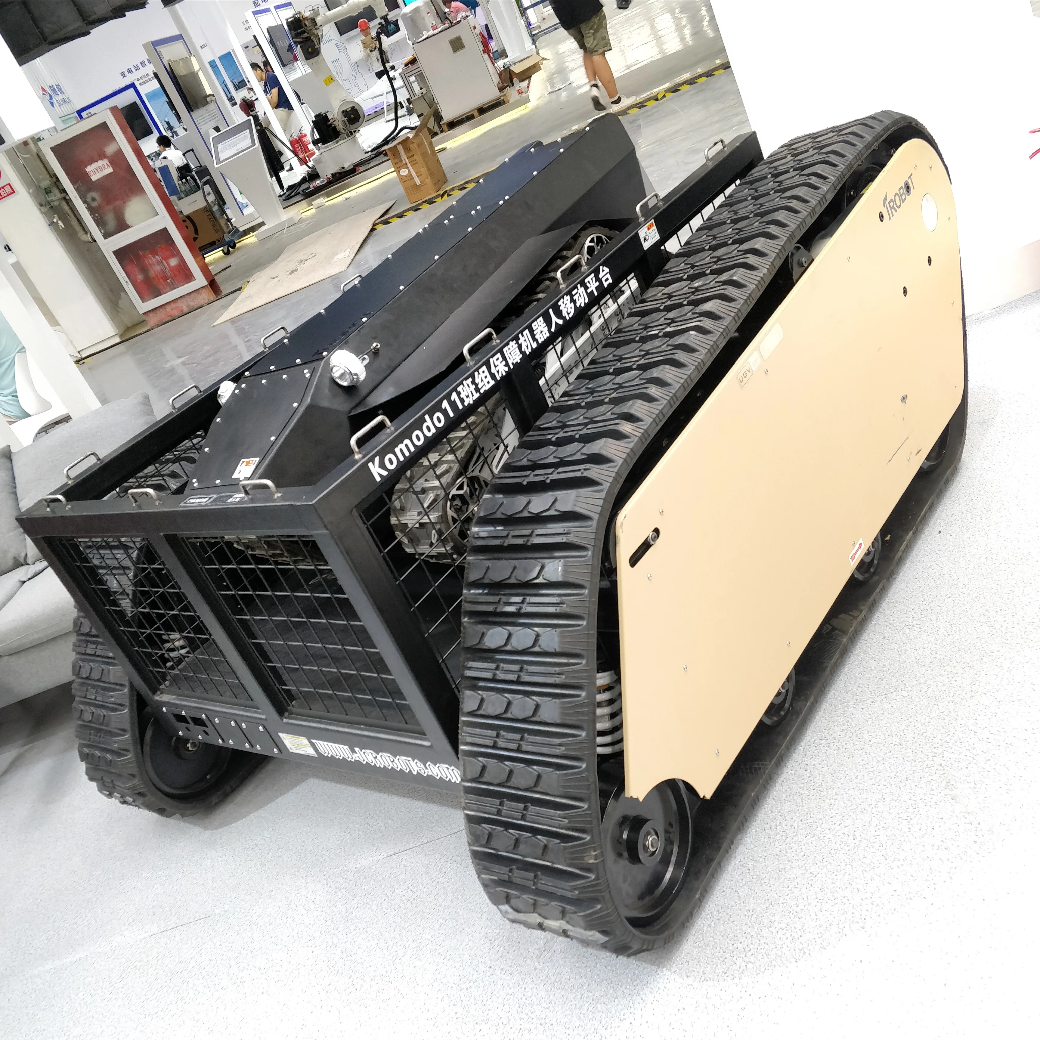 Factory direct sales medium-sized crawler robot chassis electric robot tank waterproof and shock-absorbing chassis
