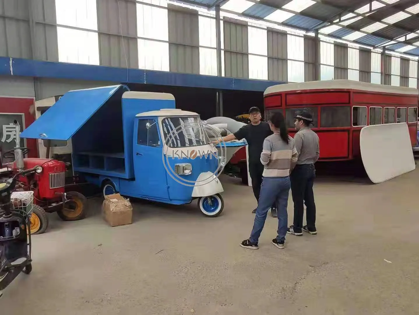 OEM CE Approved Electric Tricycle Food Truck 3 Wheel Street Fast Food Cart for Vending Snack Hot Dog Vending Van