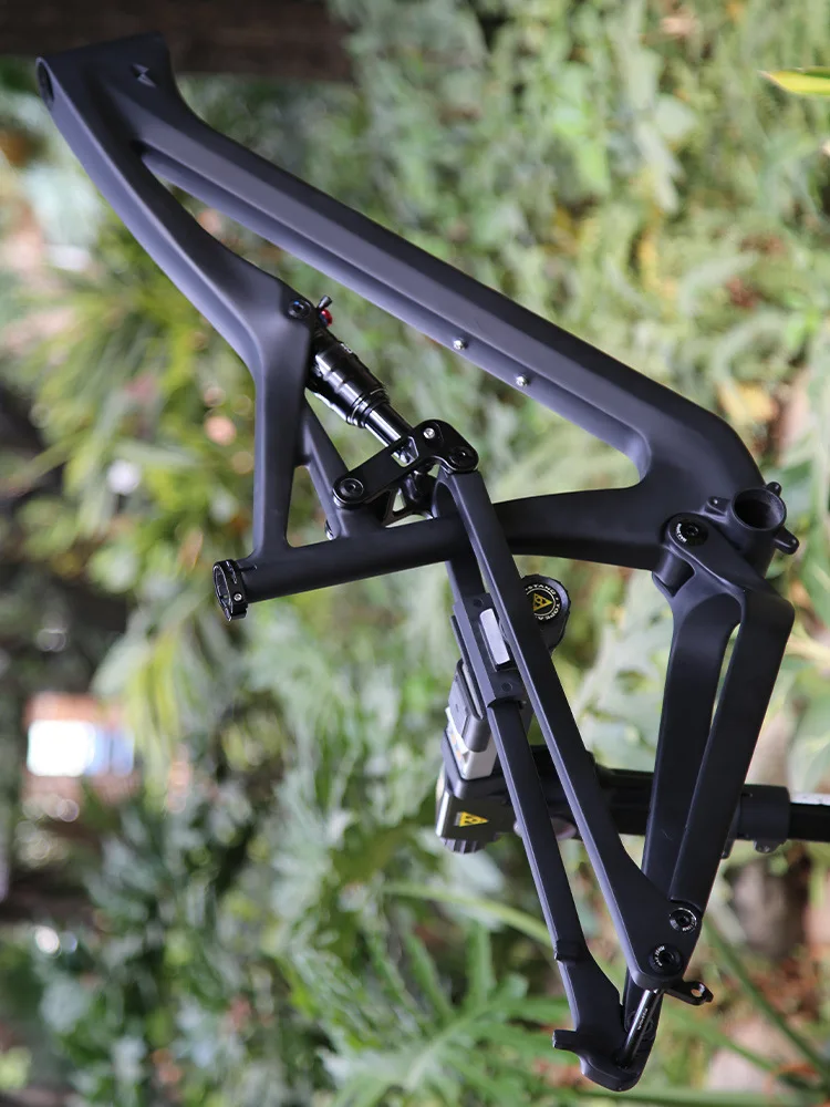 13113812797_2121102980