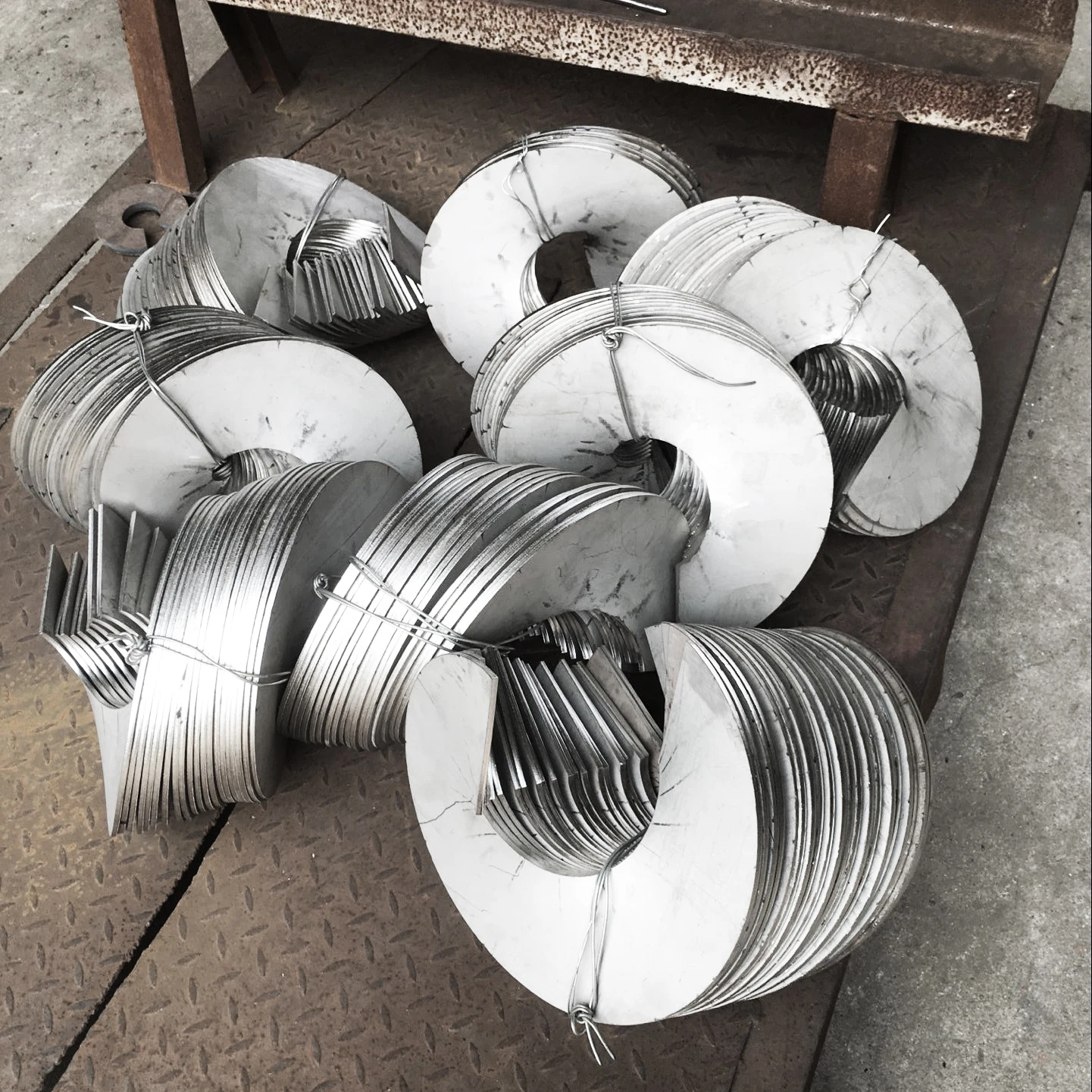 Manganese steel helical blade, screw conveyor parts screw blade supports customization Continuous Helical Blade