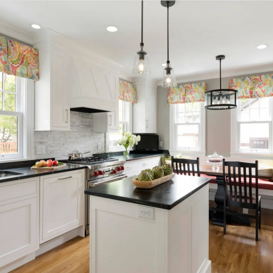 American Modern Solid Wood Kitchen Furniture L-Shape Medium Shaker White Customized Cabinet