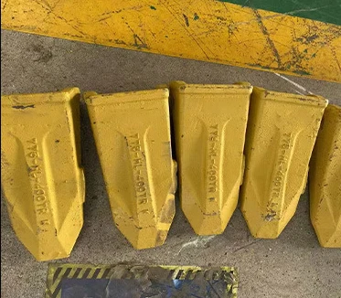 Construction Spare Parts Bulldozer Mini Excavator Bucket Tooth 2713-1218-35 430203-00038-80 Bucket Teeth