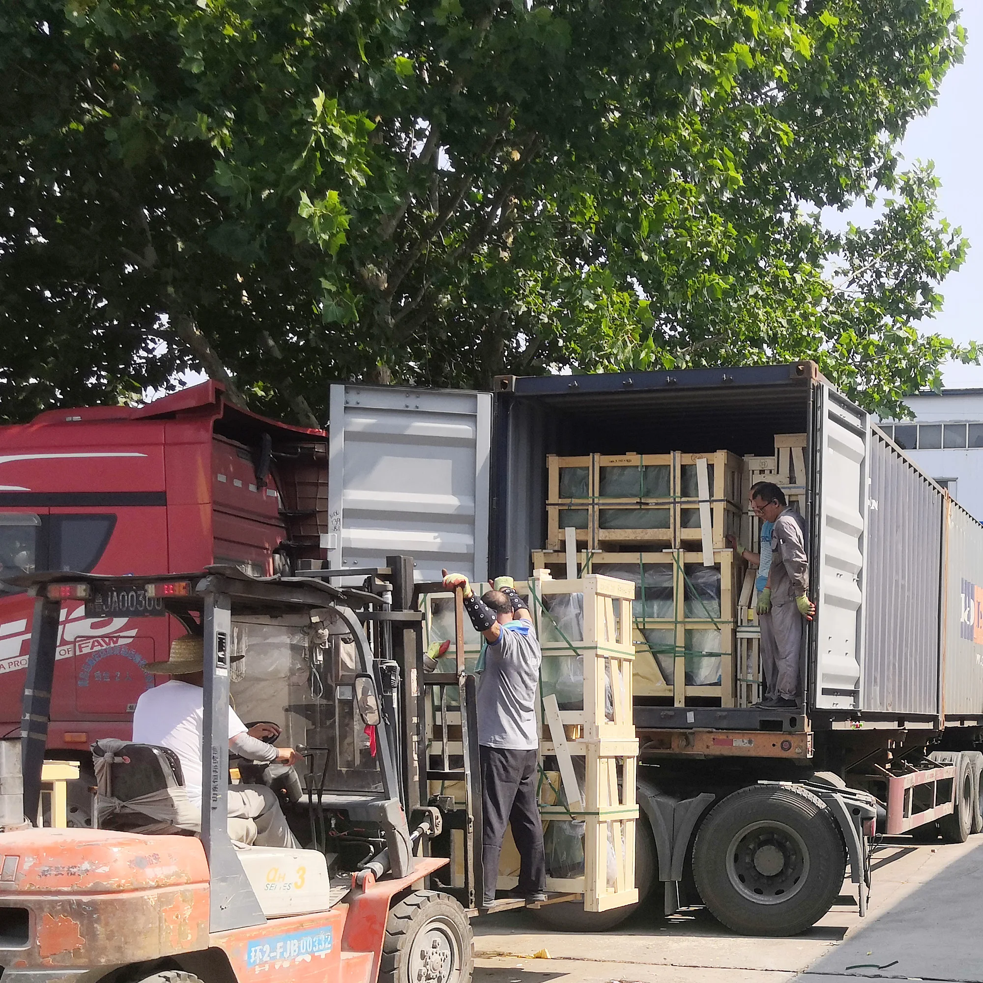 The Model is Y630  Truck Windshield Glass  Manufacturer From China