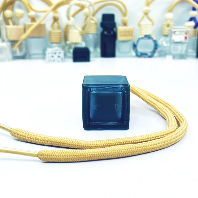 Car Hanging Perfume Glass Bottles Refillable Car Essential Oil Diffuser Thick Square Glass Perfume Pendant with wood lid for car
