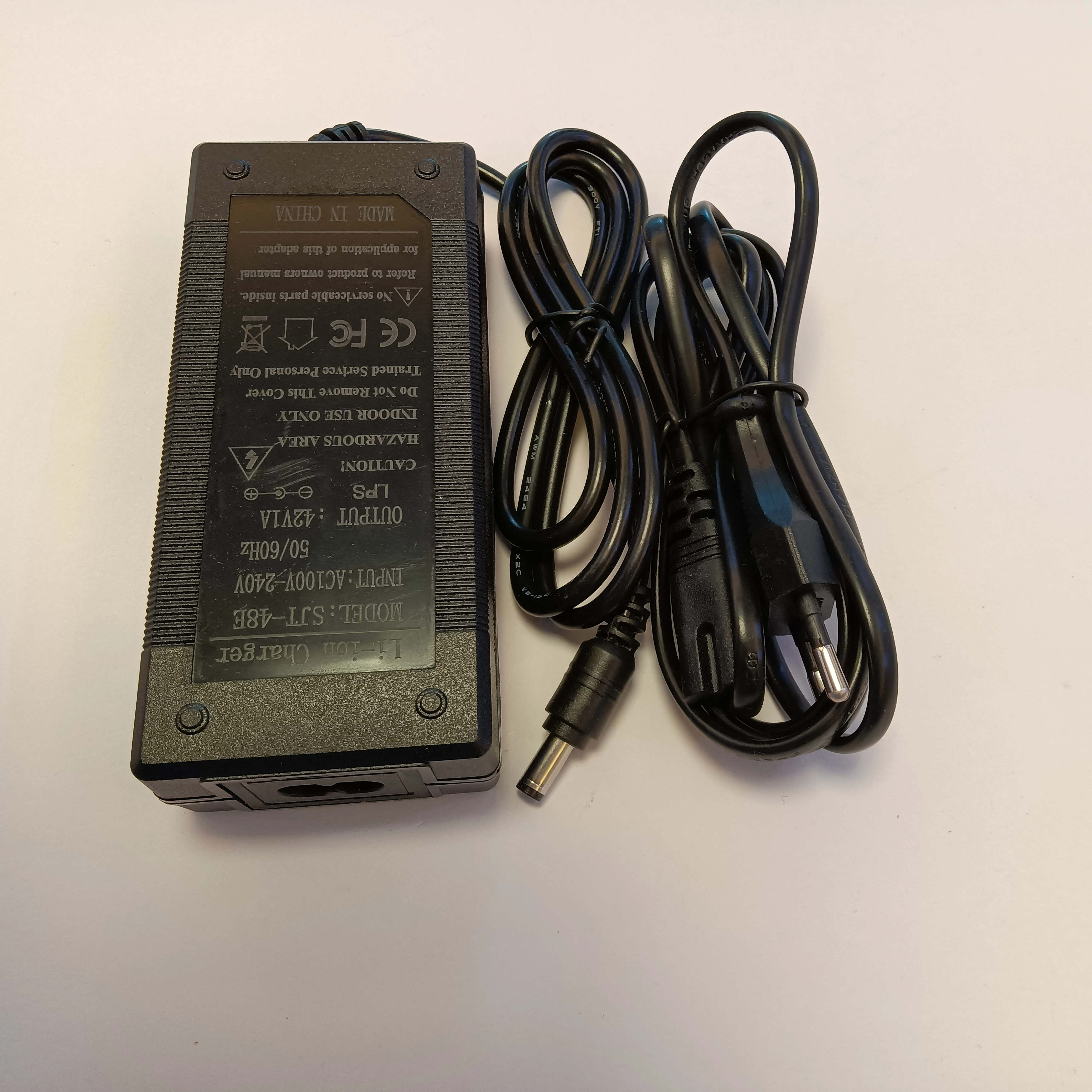 Высококачественное зарядное устройство для аккумуляторов класса 2, 42 В, 1 А, 1,5 А, 2 А, зарядное устройство для литий-ионных аккумуляторов для электрического скутера, балансирующего велосипеда и т. Д.