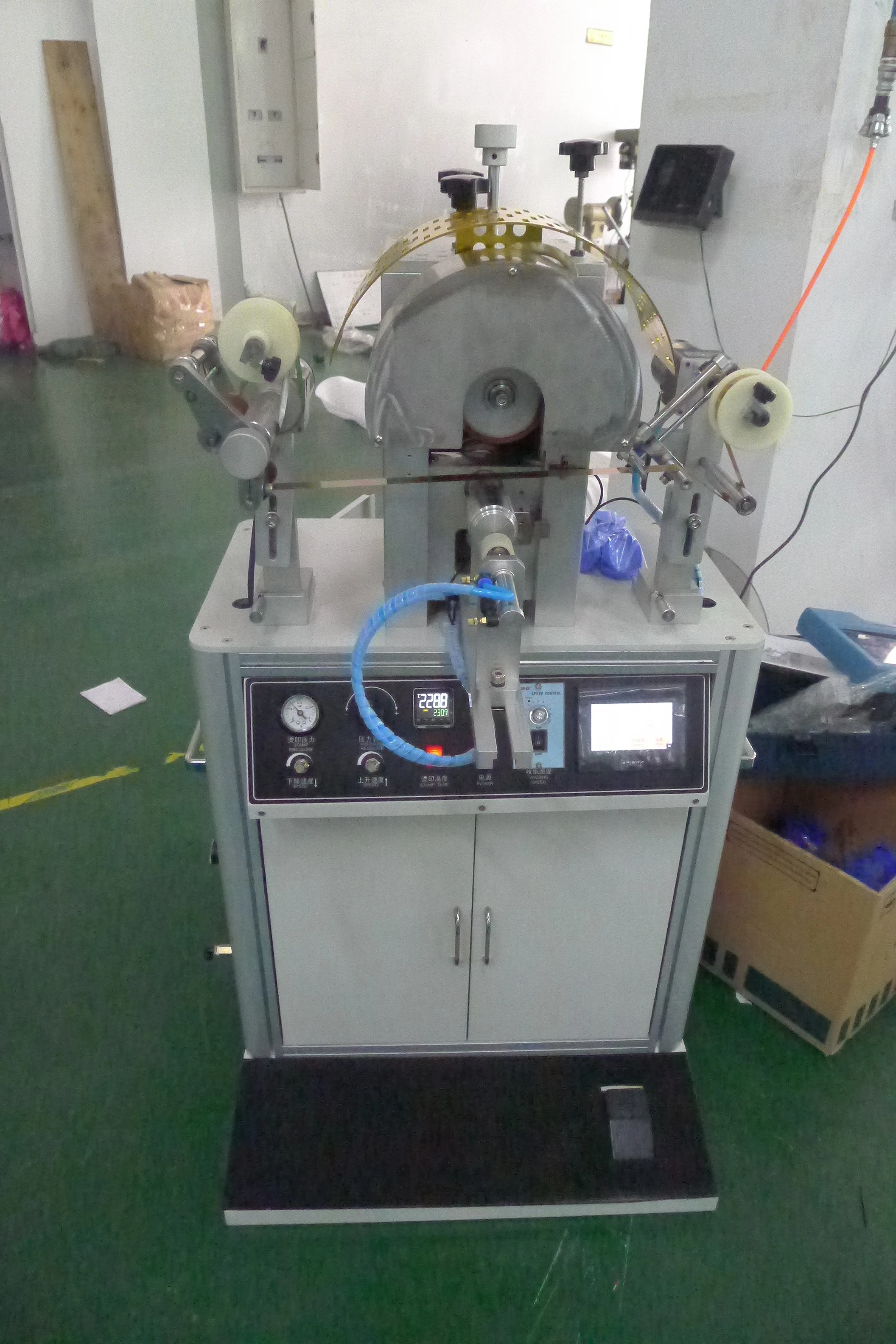 Plane And Cylindrical Foil Hot Stamping Press Transfer Machine For Plastic Cups Cosmetic Bottles Glass Bottles