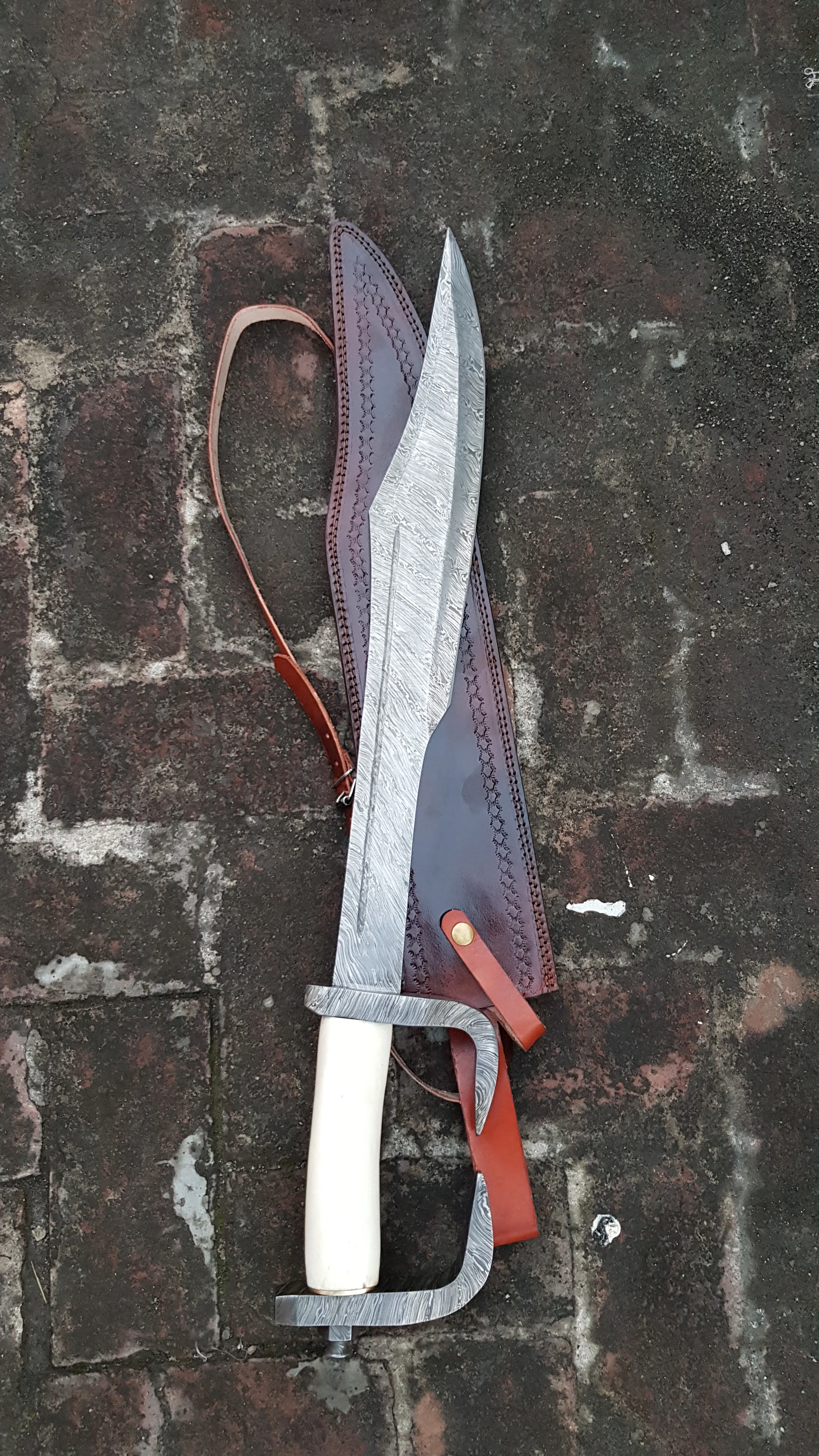 
Damascus steel spartan sword with leather sheath , viking style sword 