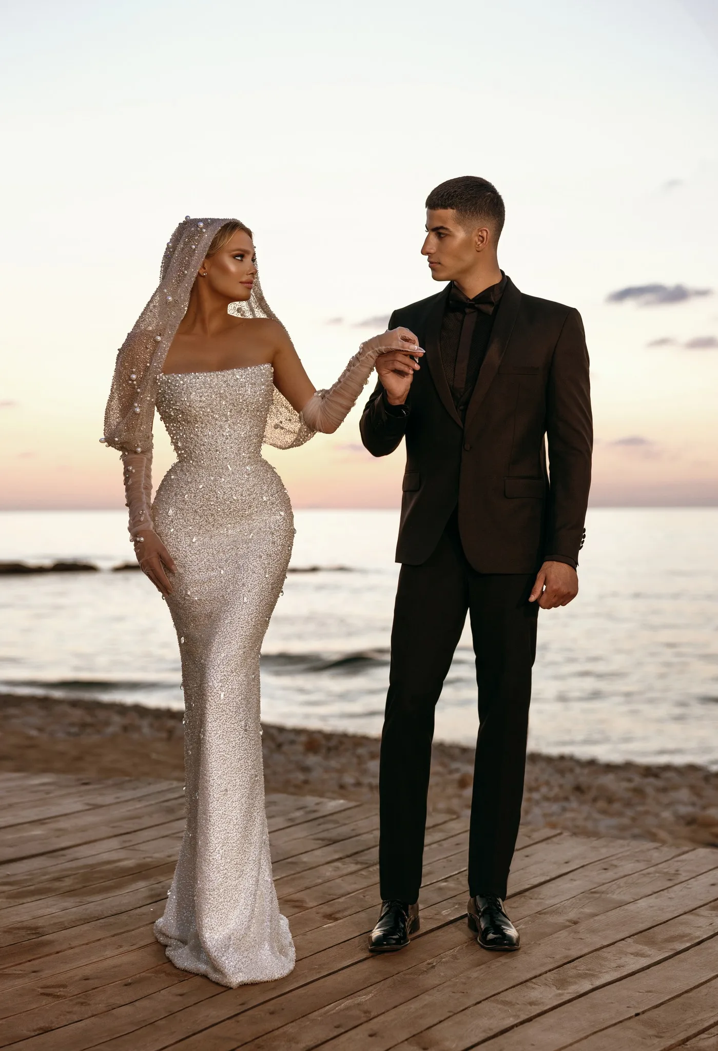 Shiny Strapless Design Mermaid Long Wedding Dresses Fully Beaded Gown For Bride Wear