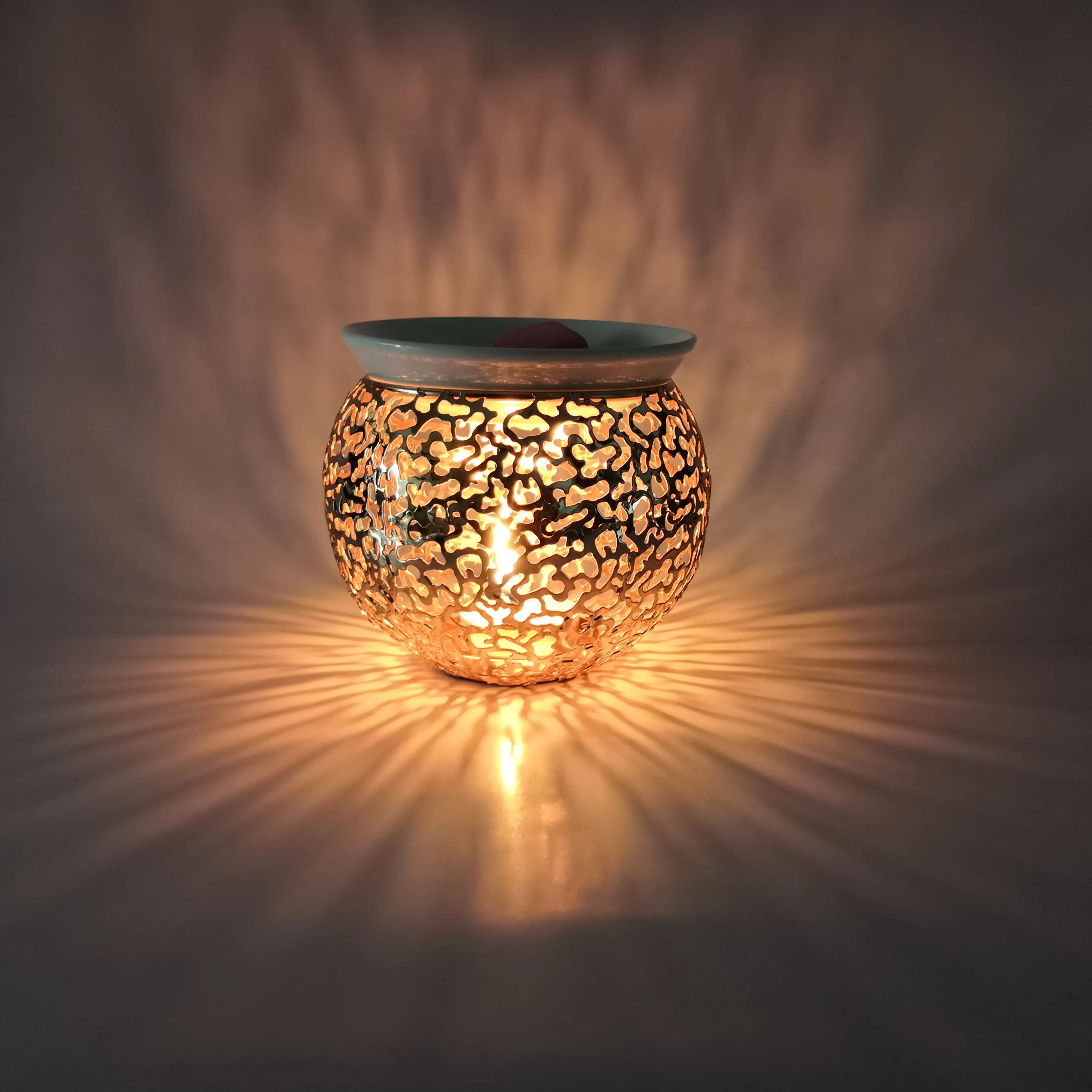 Gold Round Metal Delicate Romantic Ceramic Tealight Candle Holder Oil Burner Wax Warmer for Wedding Event Home Office Decor