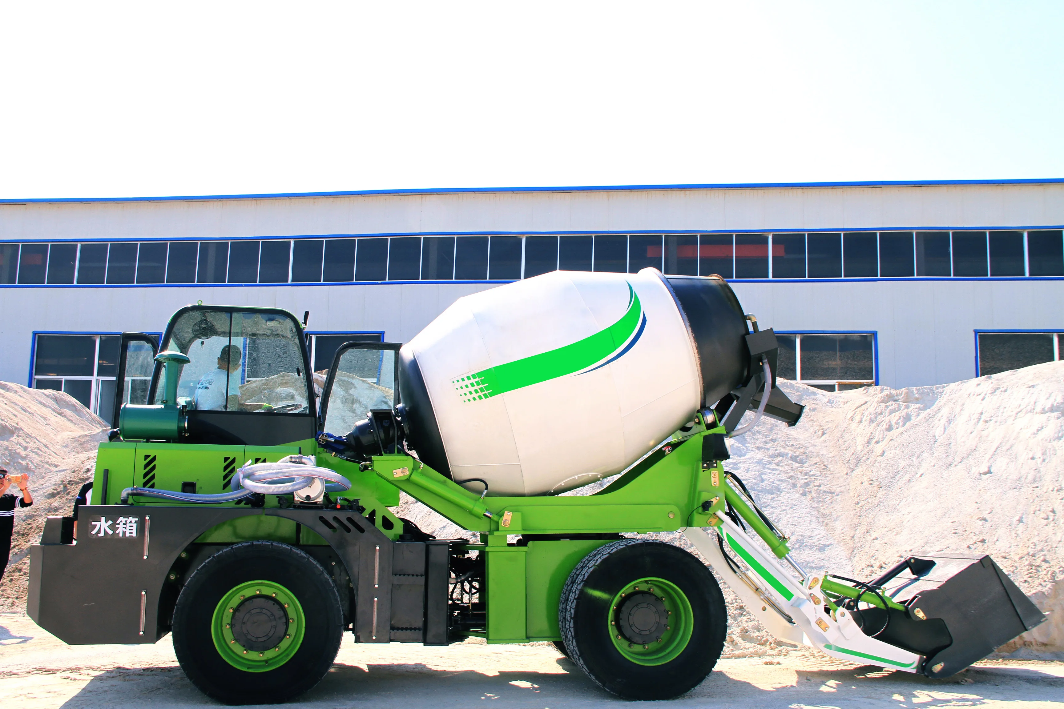 Best Manufacturer self loading concrete mixer machine 1.5m3 2.6m3 3m3 4m3 5m3 cement mixer concrete mixer