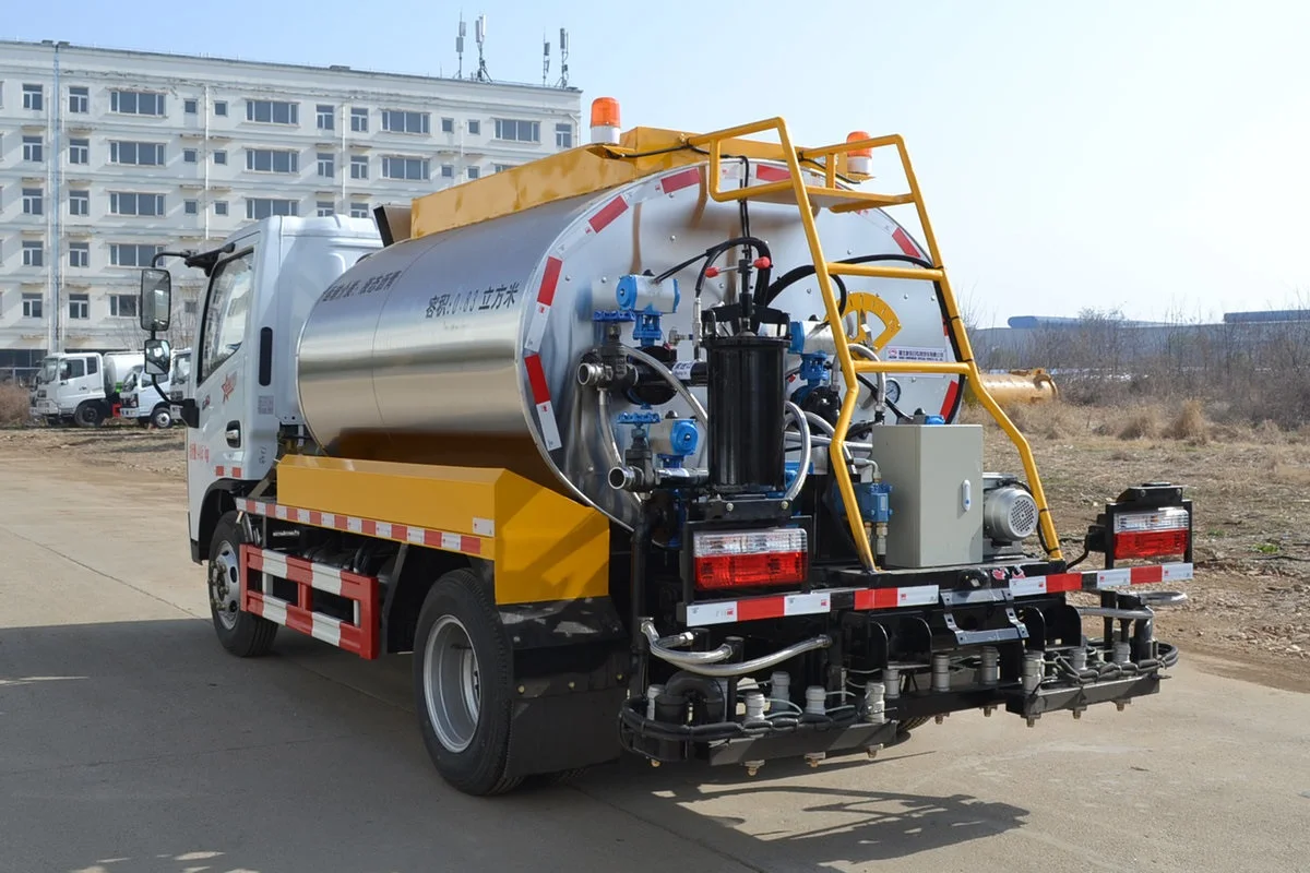 4x2 mini asphalt pothole repair road construction machine truck small heated bitumen spreader sprayer trucks and chip sealer