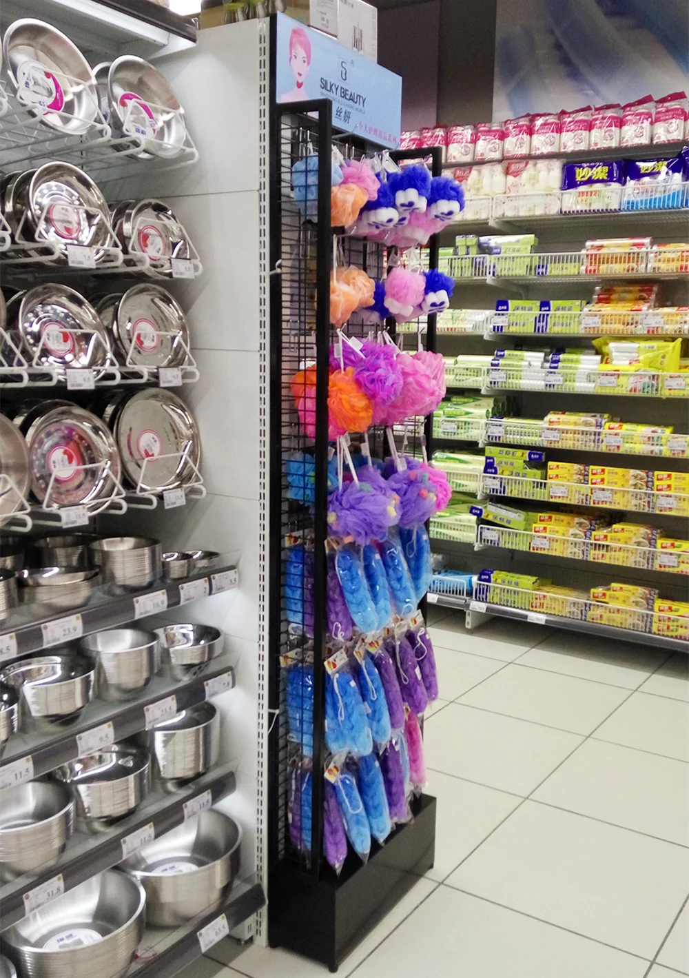 Custom Supermarket Retail Kitchen Tools Bag Cosmetics Product Jewelry Phone Accessories Snack Toy Metal Mesh Display Rack Stand