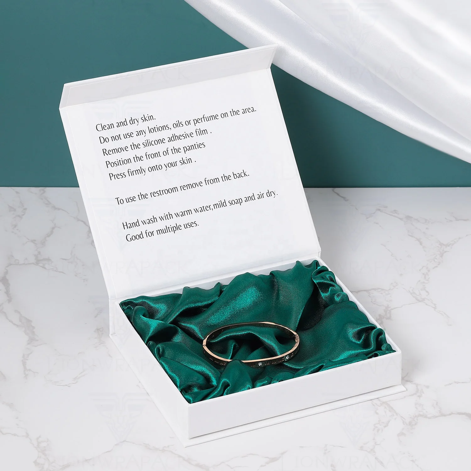 Hot sale white gift jewellery packaging satin lined boxes custom logo flip jewelry boxes with magnetic lid