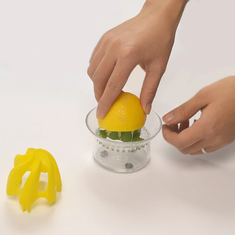 New Products 2019 Hot Innovative Kitchen Gadget Manual Plastic Lemon Squeezer