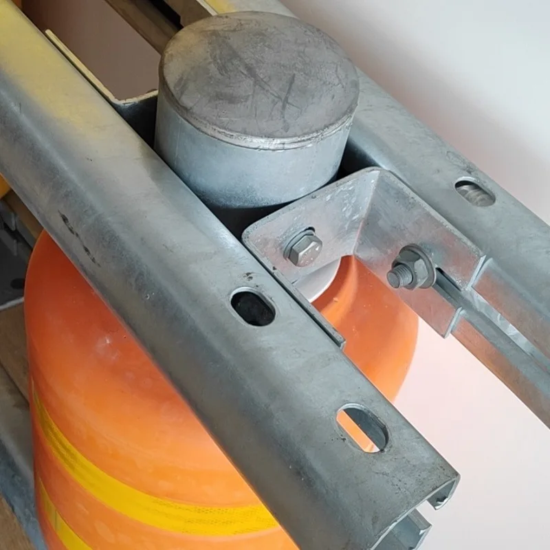 Ina High Precision Highway Rolling Guardrail Sa Level Tl4(100km/H) Anti-Collision Guardrail Eva Bucket Steel Beam Roller Barrier