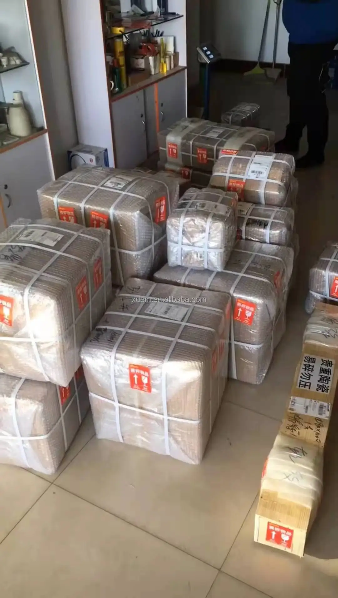 alumina crucible packing.jpg