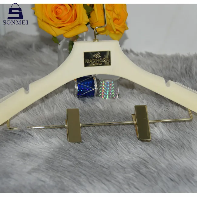 creamy velvet hanger 3.jpg