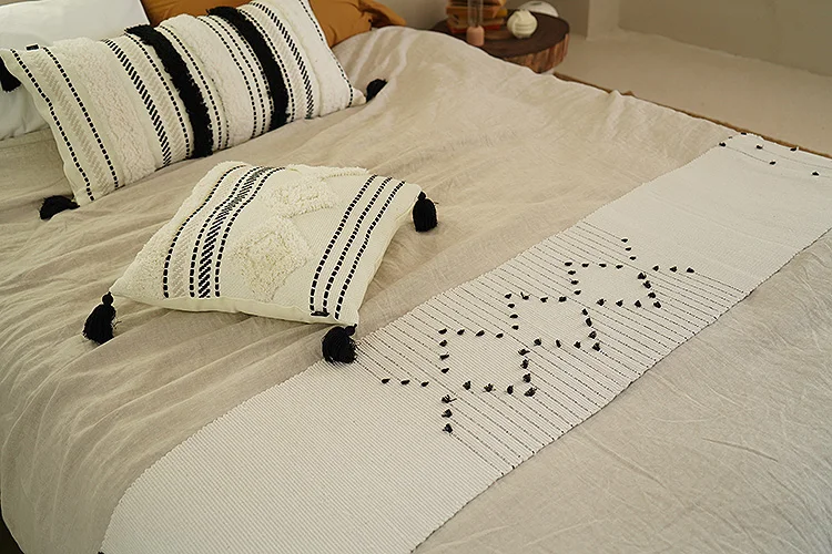 
Nordic style Moroccan black-and-white fringed tablecloth factory cheap customizable black-and-white series table runner 