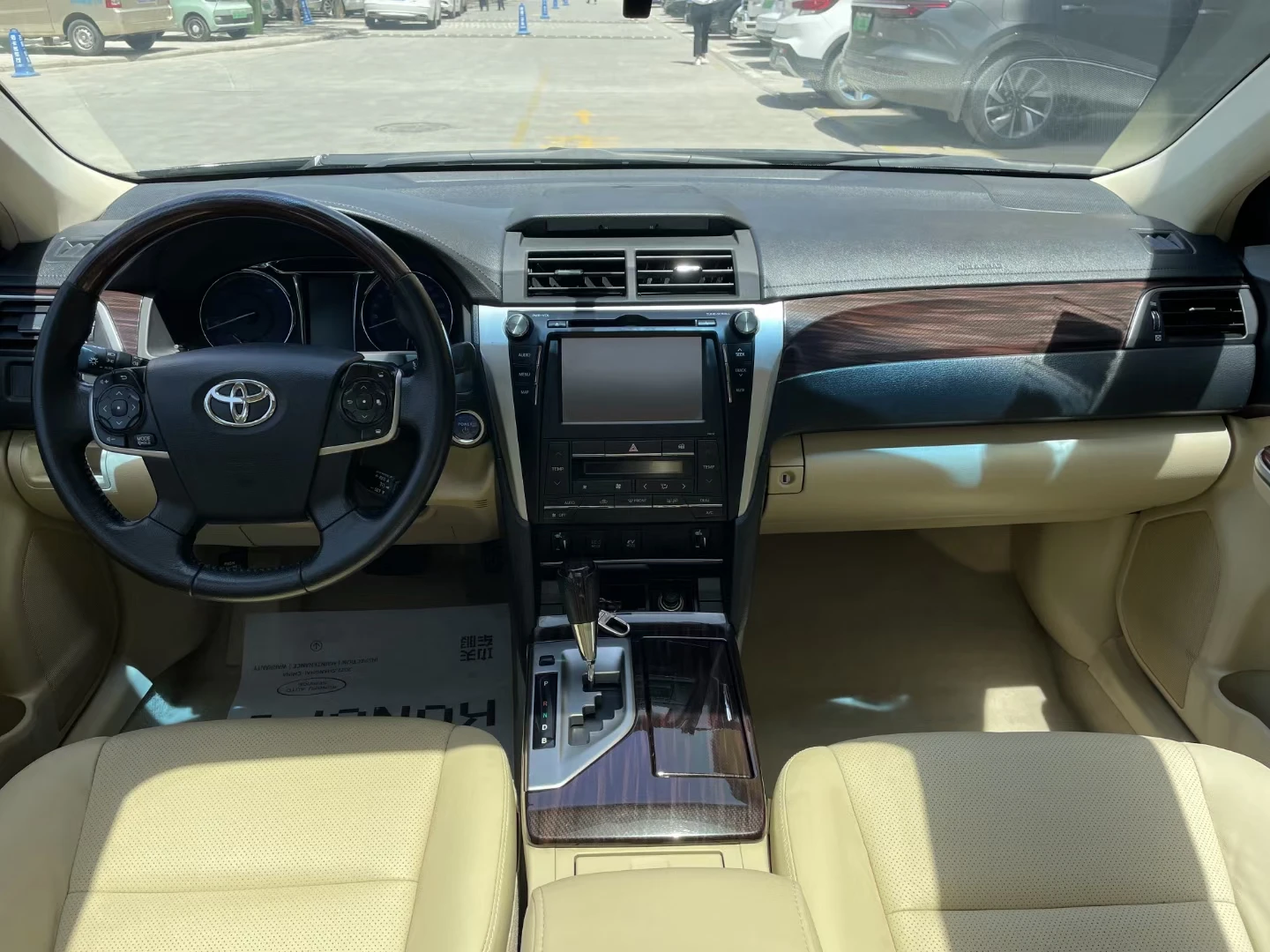 Black 1000w 4 Seater Usedcar 2015 Toyota Camry Deluxe Navigation Edition Hybrid Car for Sale