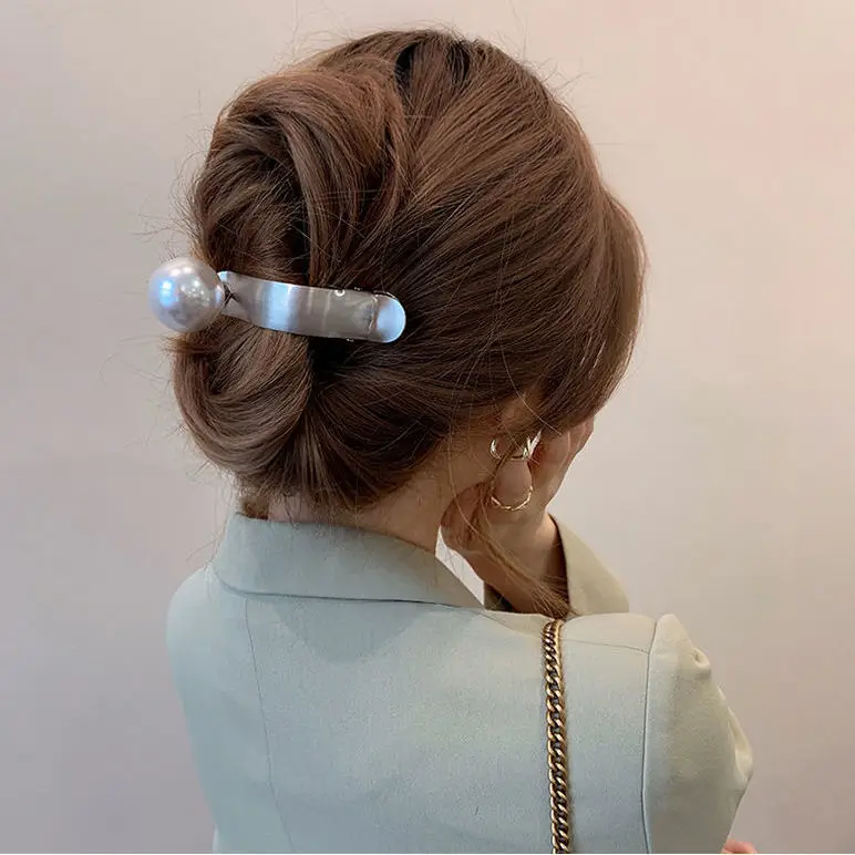 French Vintage Pearl Duckbill Claw Clip Elegant Metal Shark Clip Headpiece Fashion Metal Hair Clip for Women