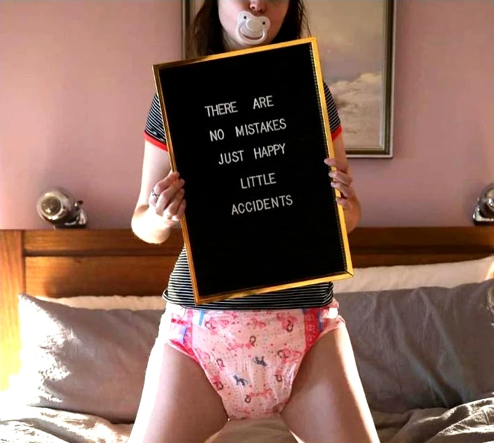 China OEM customized package disposable cartoon printed adbl adult diapers