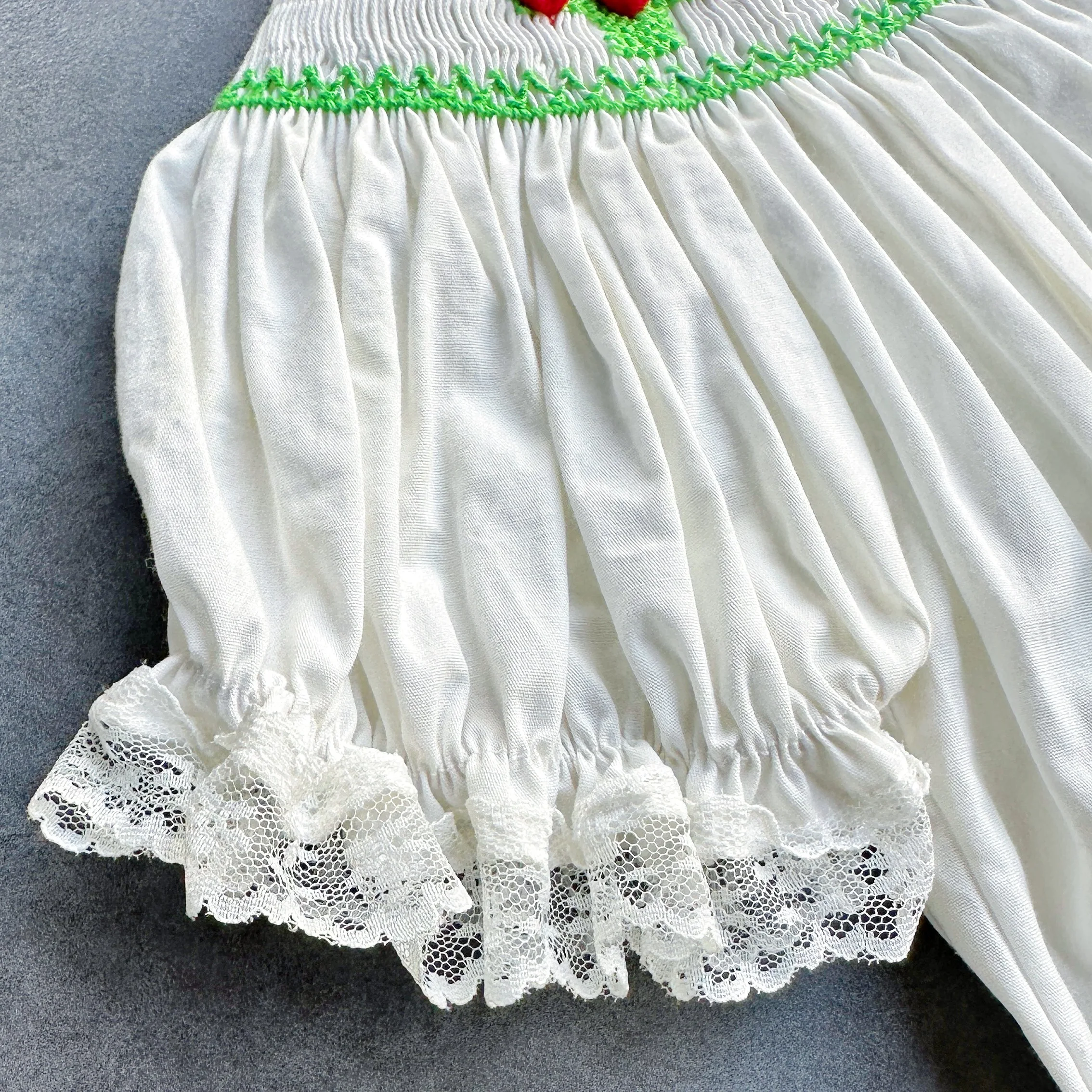 YI HUI Handmade Custom Girls Dress Suit O-Neck Casual Style Personalized Name Pattern Logo Wholesale Private Custom Smocked
