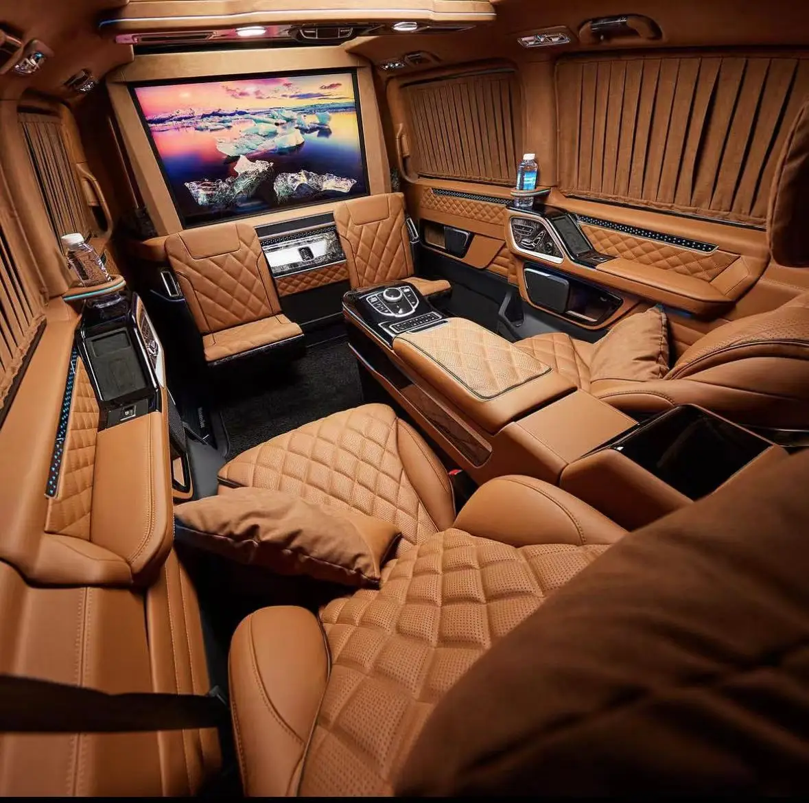 Luxury secretary seat, interior suit of commercial vehicle,Cut off the TV, coffee machine and refrigerator. for BENZ Vclass v300