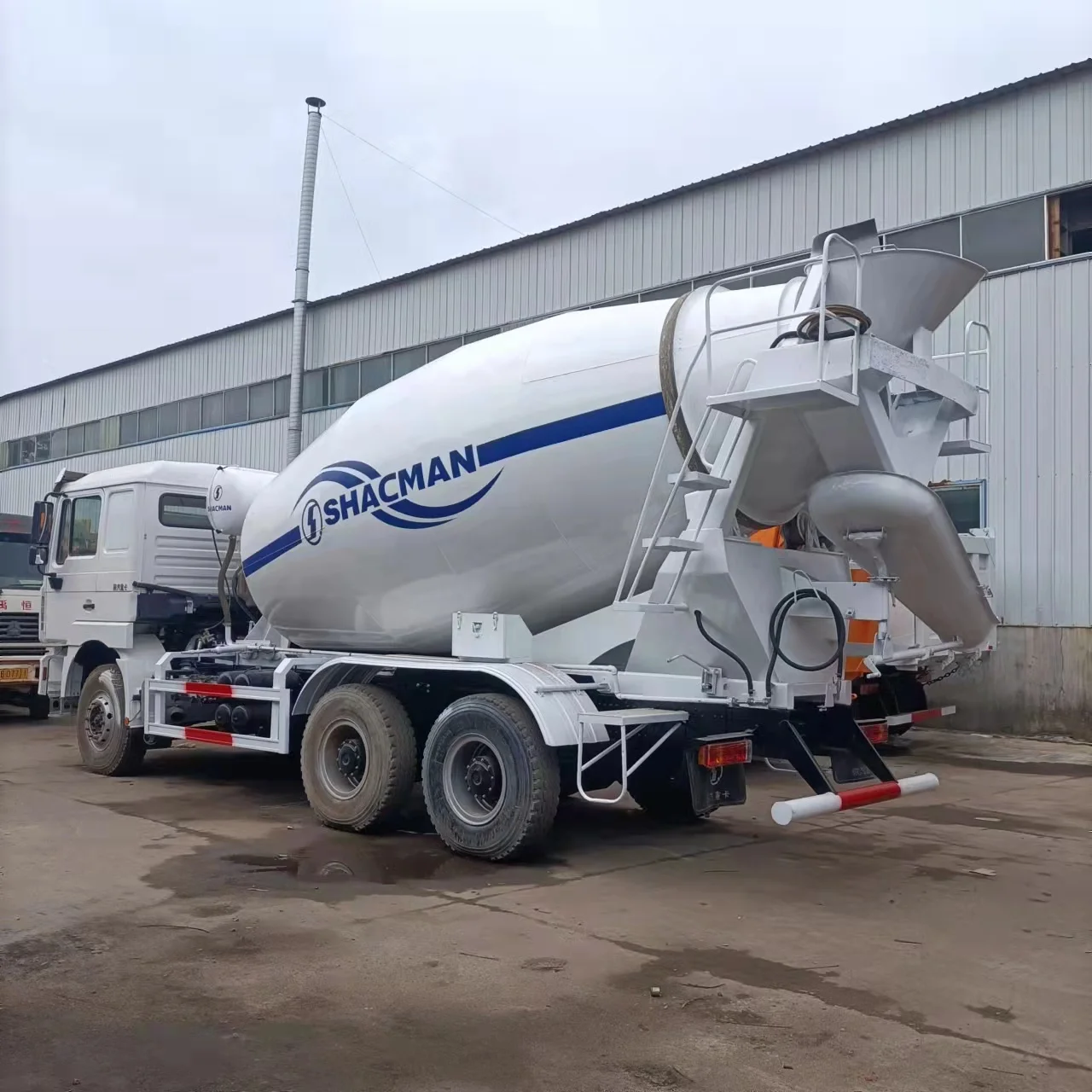10 cubic meters and 12 cubic meters concrete mixing tank trucks