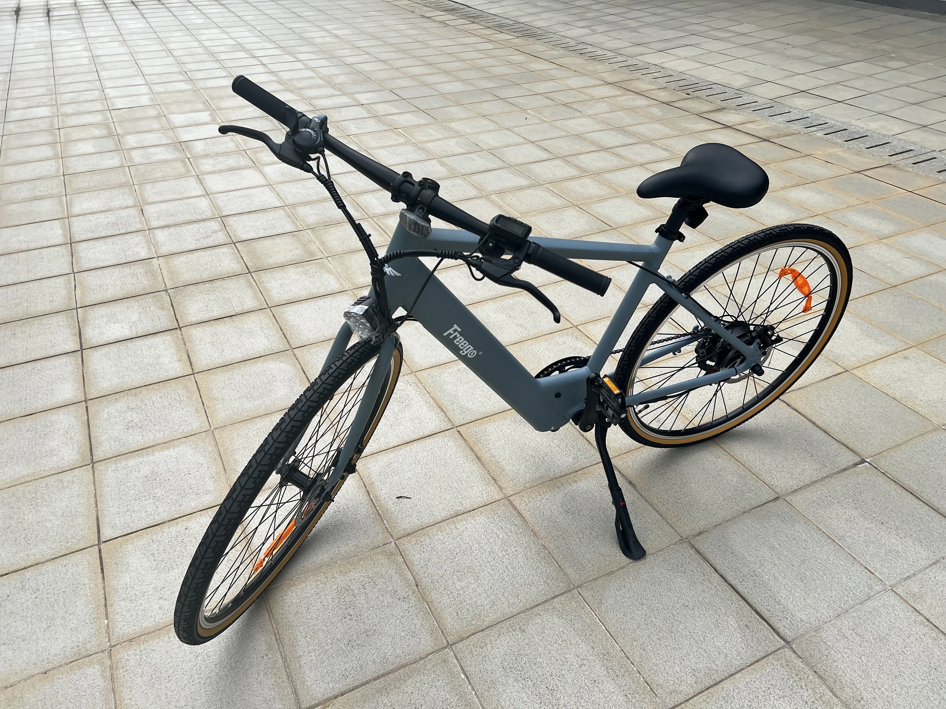 Pedaling Assit E Bike 250w Motor 36v 9ah Battery 25km/H Speed 700*40c Adult E Bike Electric Bicycle
