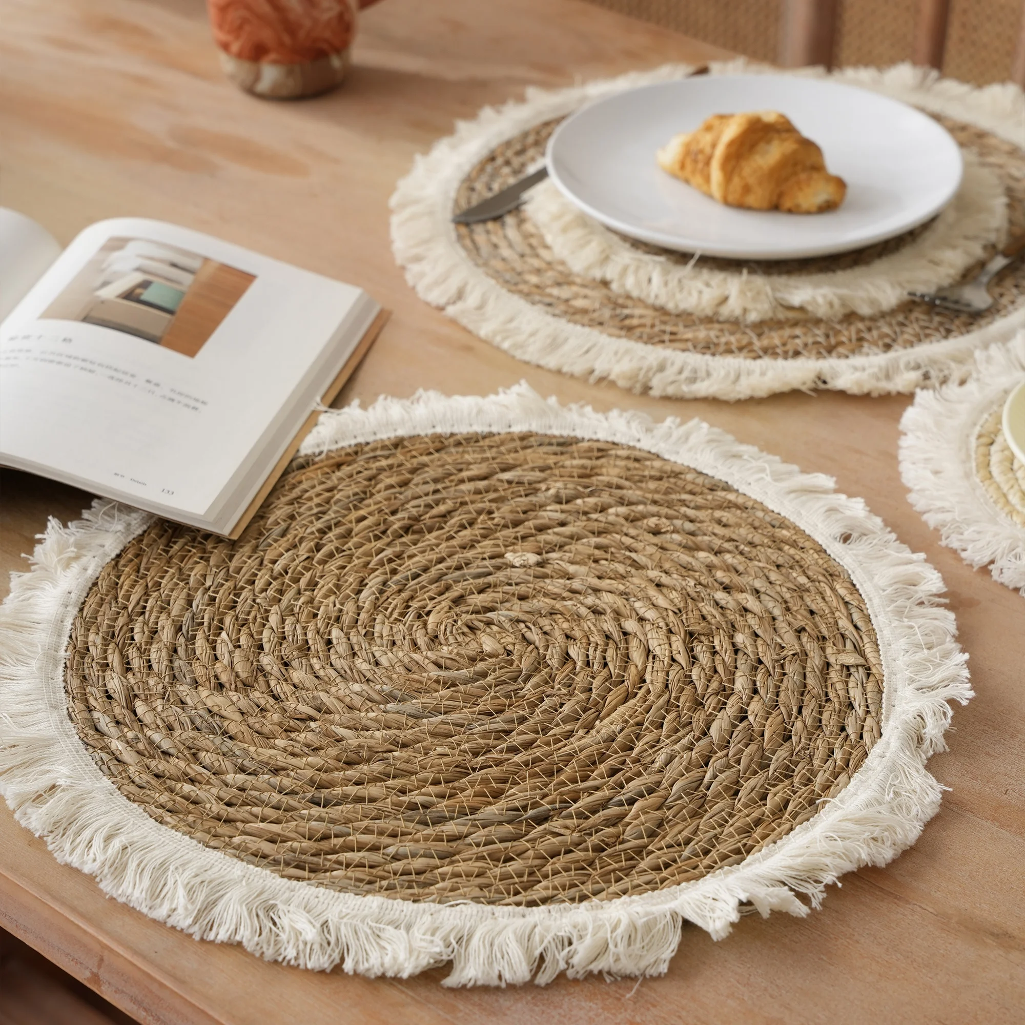 Round Woven Natural Cattail Braided Placemat with Cotton Tassel Boho Heat Resistant Weave Rattan Table Mats for Dinning Table