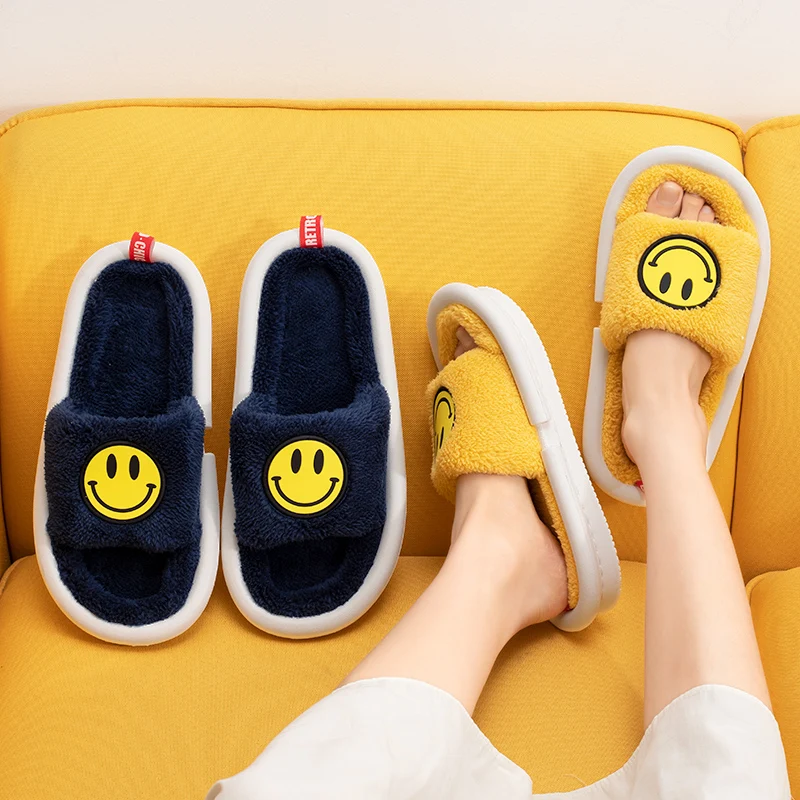 Хлопковые пушистые меховые декорированные тапочки с открытым носком со смайликом, Короткие Плюшевые флисовые зимние домашние тапочки на плоской подошве для пар, женские Тапочки
