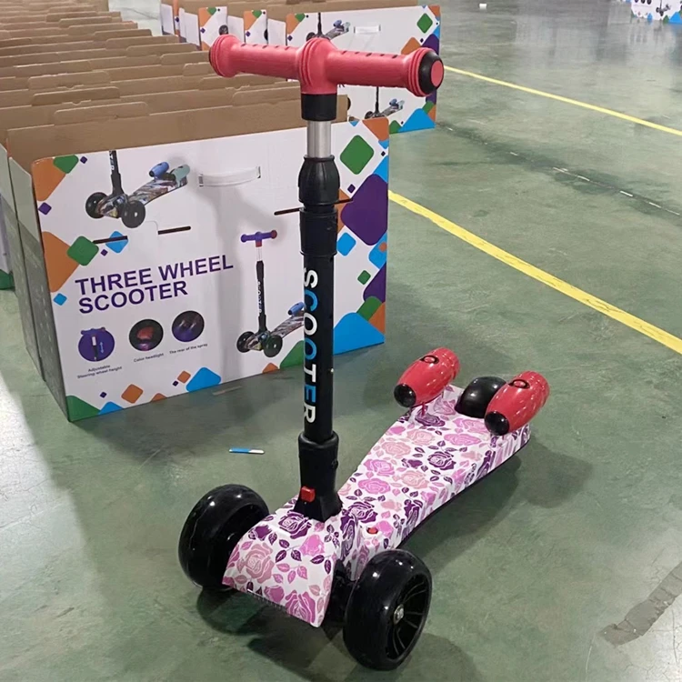 Wholesale Quality Folding 3 Wheel Adjustable Balance Electric Kids Kick Scooter Spray Scooters With Led Lights