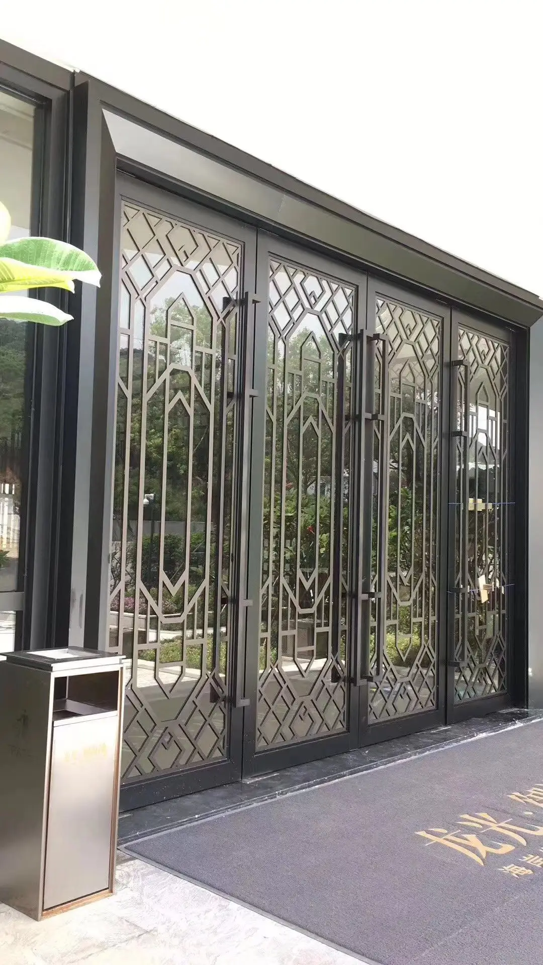 Aluminum Frame Central Control Glass Revolving Door Glass Patio Door Radiation Proof Glass