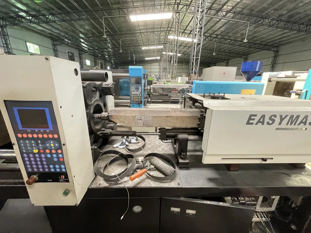 China mixed two color injection molding machine for making snorkeling frog shoes and Artificial Flower