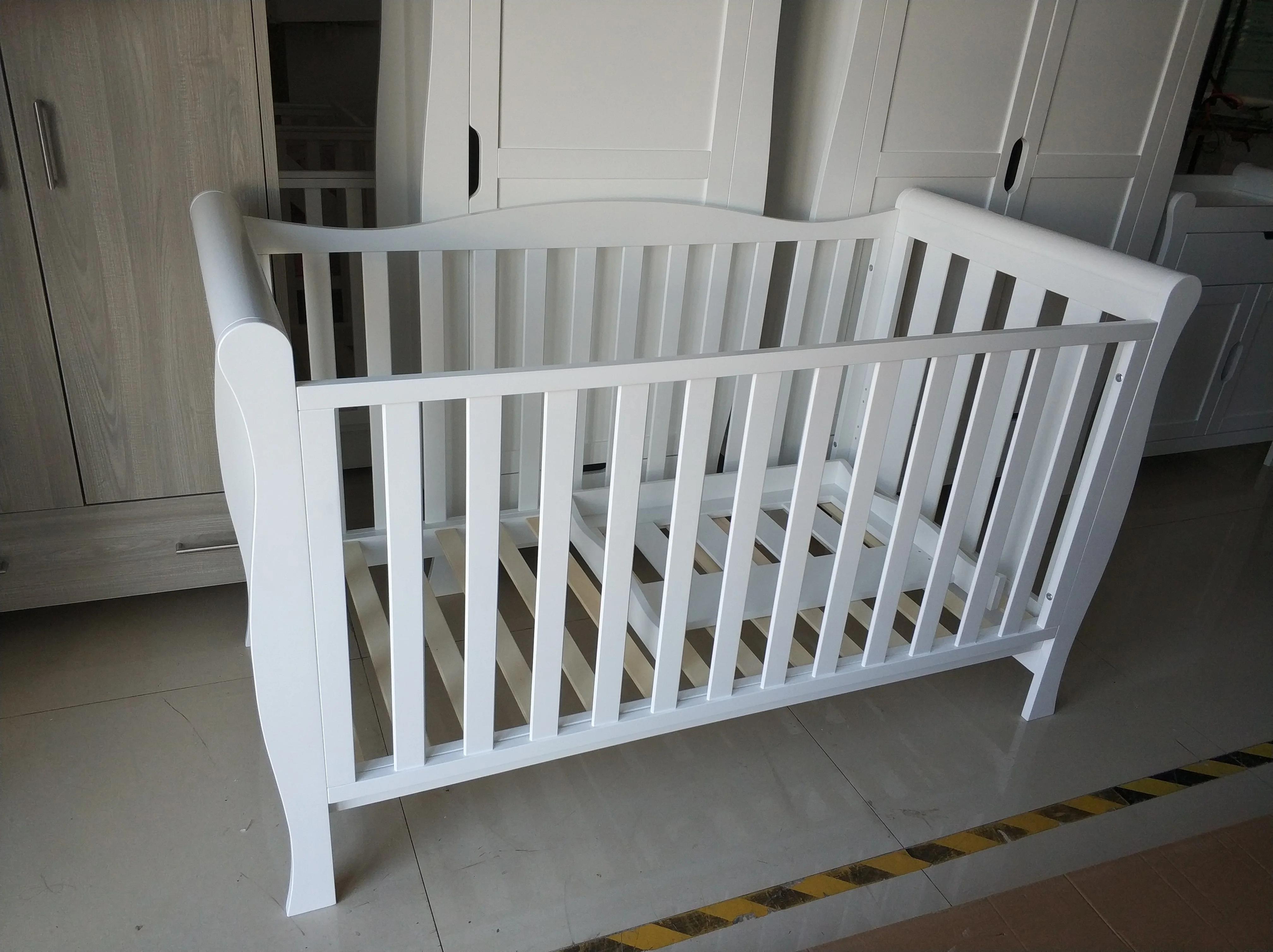 Nursery cots baby furniture set wooden sleigh cot sleigh crib