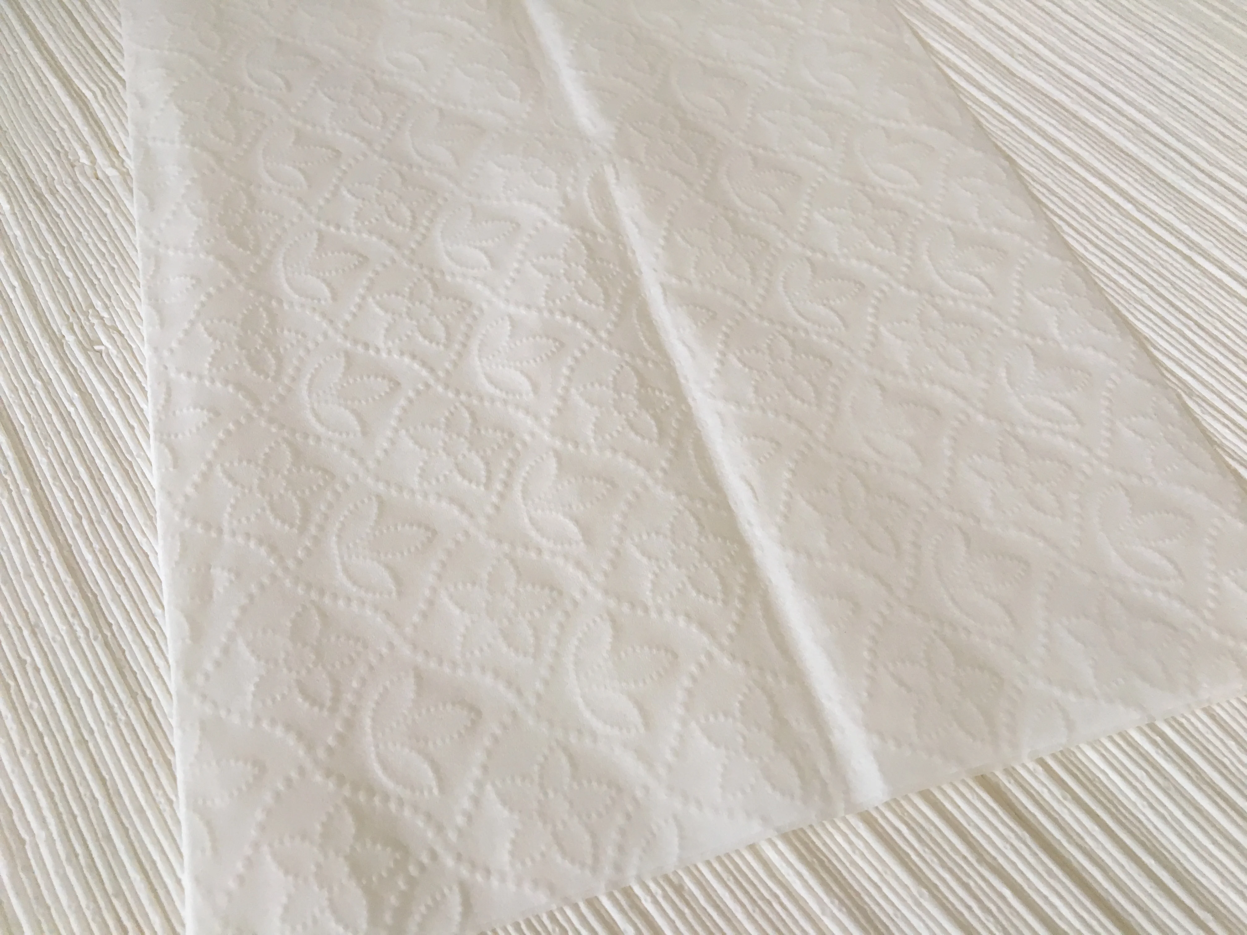 
High quality automatic mini type facial tissue paper products making machine 