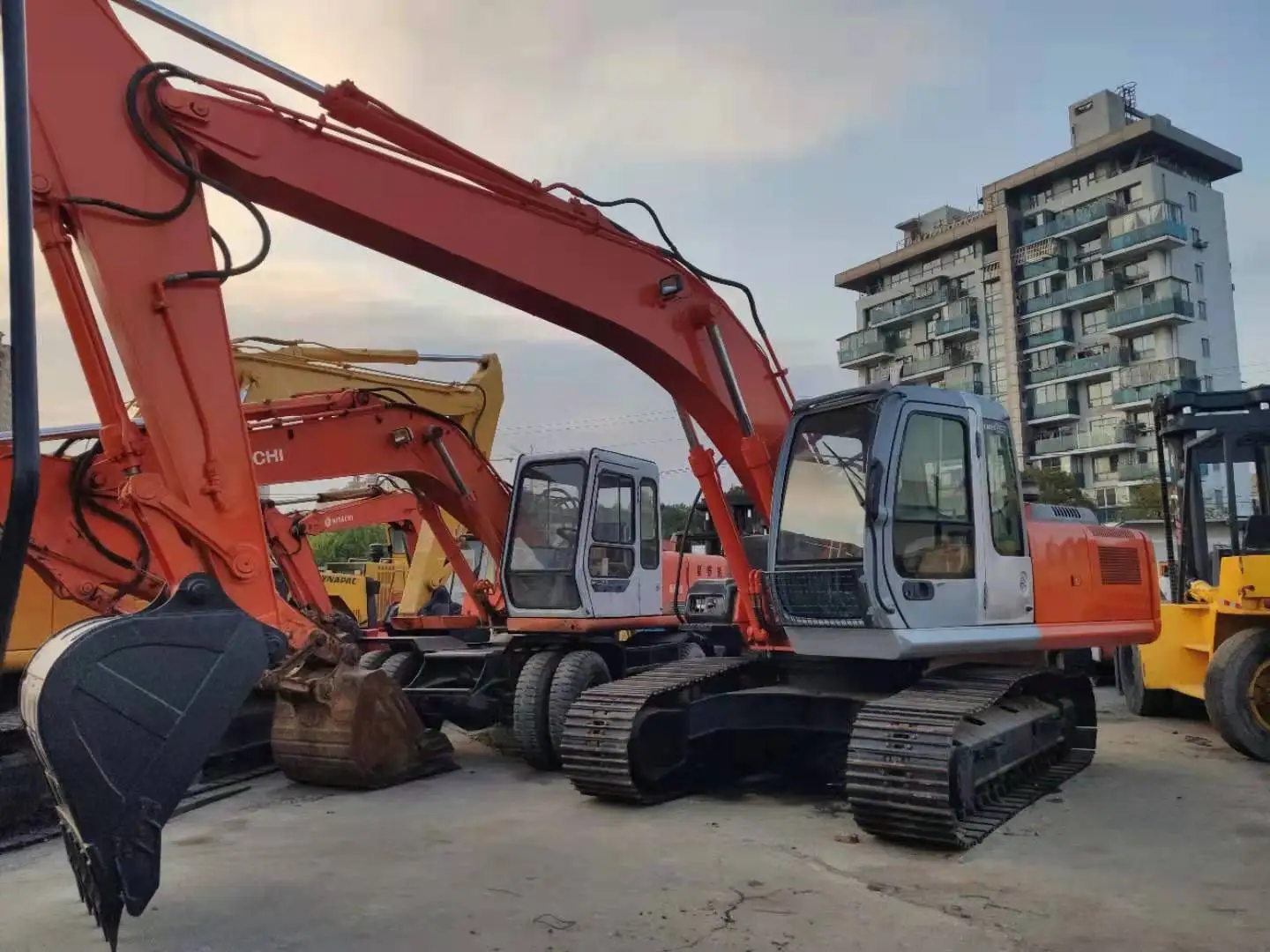 Hit achi used excavator second hand excavator made in Japan zaxis 240-3g