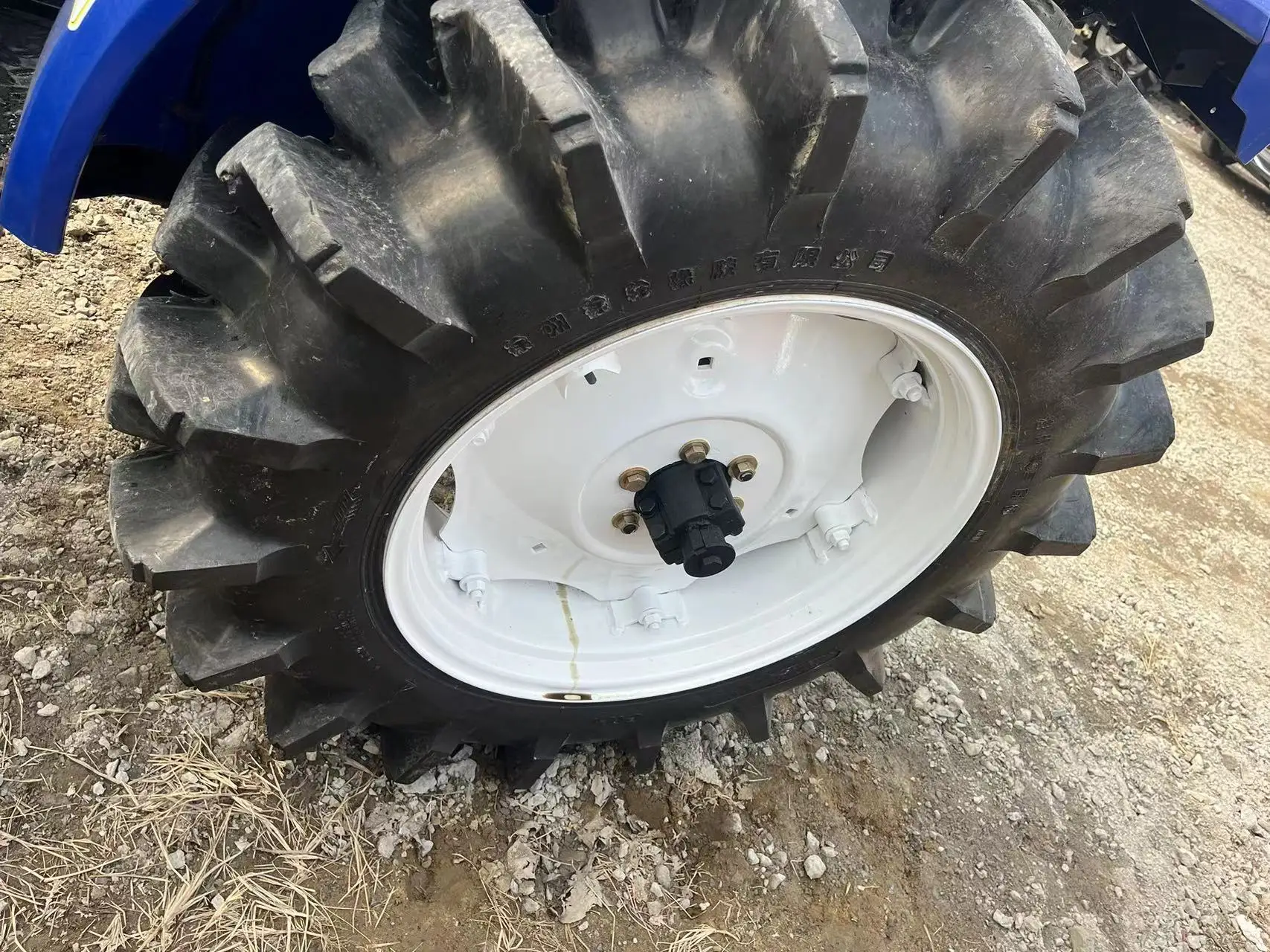 New arrival 60hp 4wd used tractor in good condition for 4*4 tractor