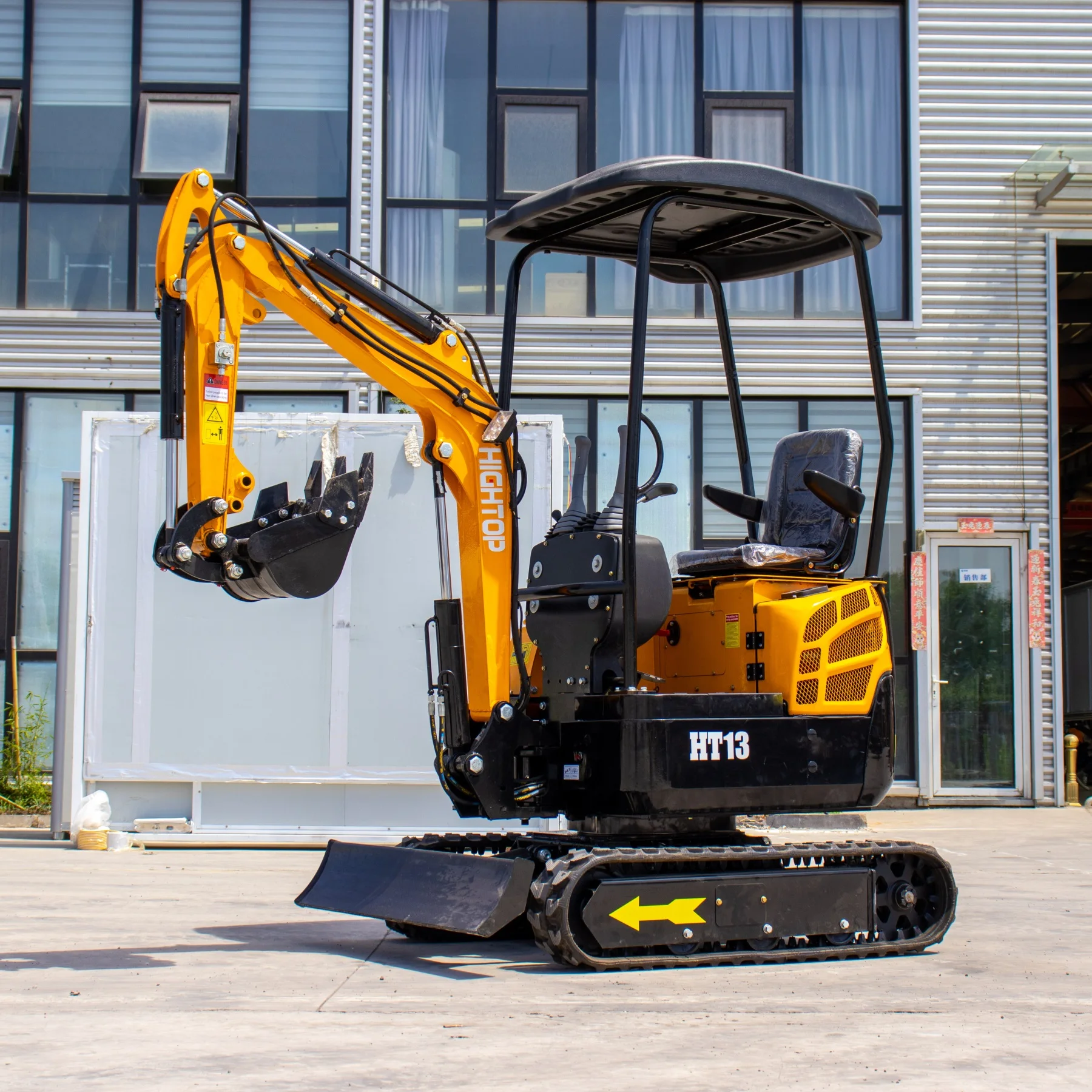 Hightop 1300kgs Mini Excavator Ht13 Small Garden Excavator With Ce Iso Epa Certificate