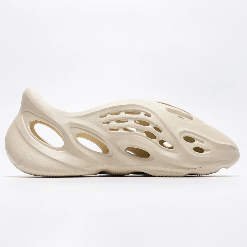 Foam Runner shoes are made of 100% environmentally friendly algae with integrated shoe design hole