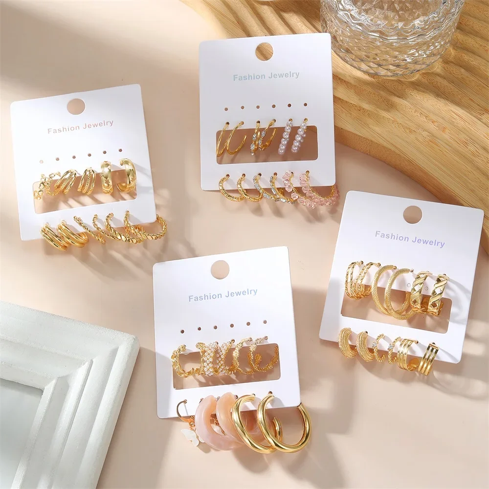 2024 New Gold Vintage Butterfly Pearl Hoop Earrings Set Metal Butterfly Dangle Earrings for Women Simple Trendy Party Jewelry